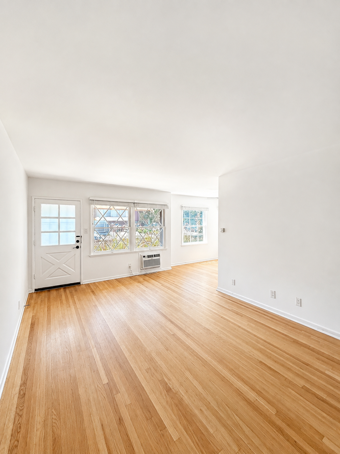 1 bedroom apartment, pet friendly in 13519 Moorpark St, Unit 1 Los Angeles, CA 91423 — photo 4