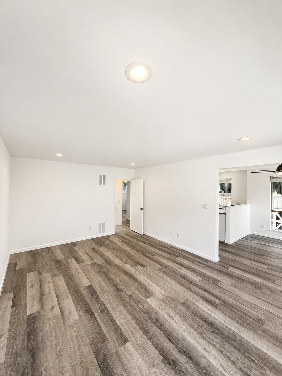 2 bedroom apartment, pet friendly in 10707 Landale St, Unit 1 Los Angeles, CA 91602 — photo 2