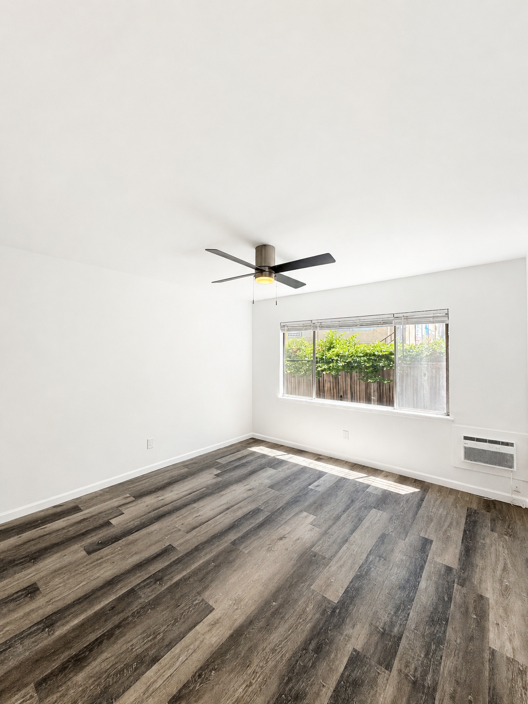 2 bedroom apartment, pet friendly in 10707 Landale St, Unit 1 Los Angeles, CA 91602 — photo 4