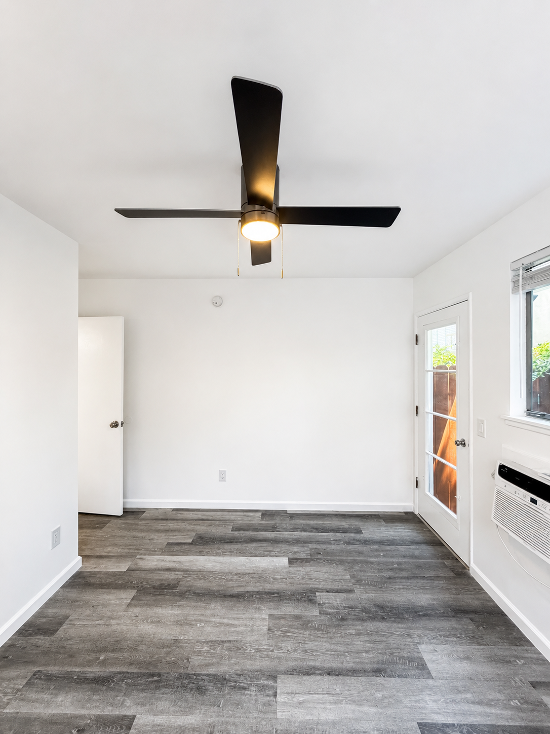 2 bedroom apartment, pet friendly in 10707 Landale St, Unit 1 Los Angeles, CA 91602 — photo 13