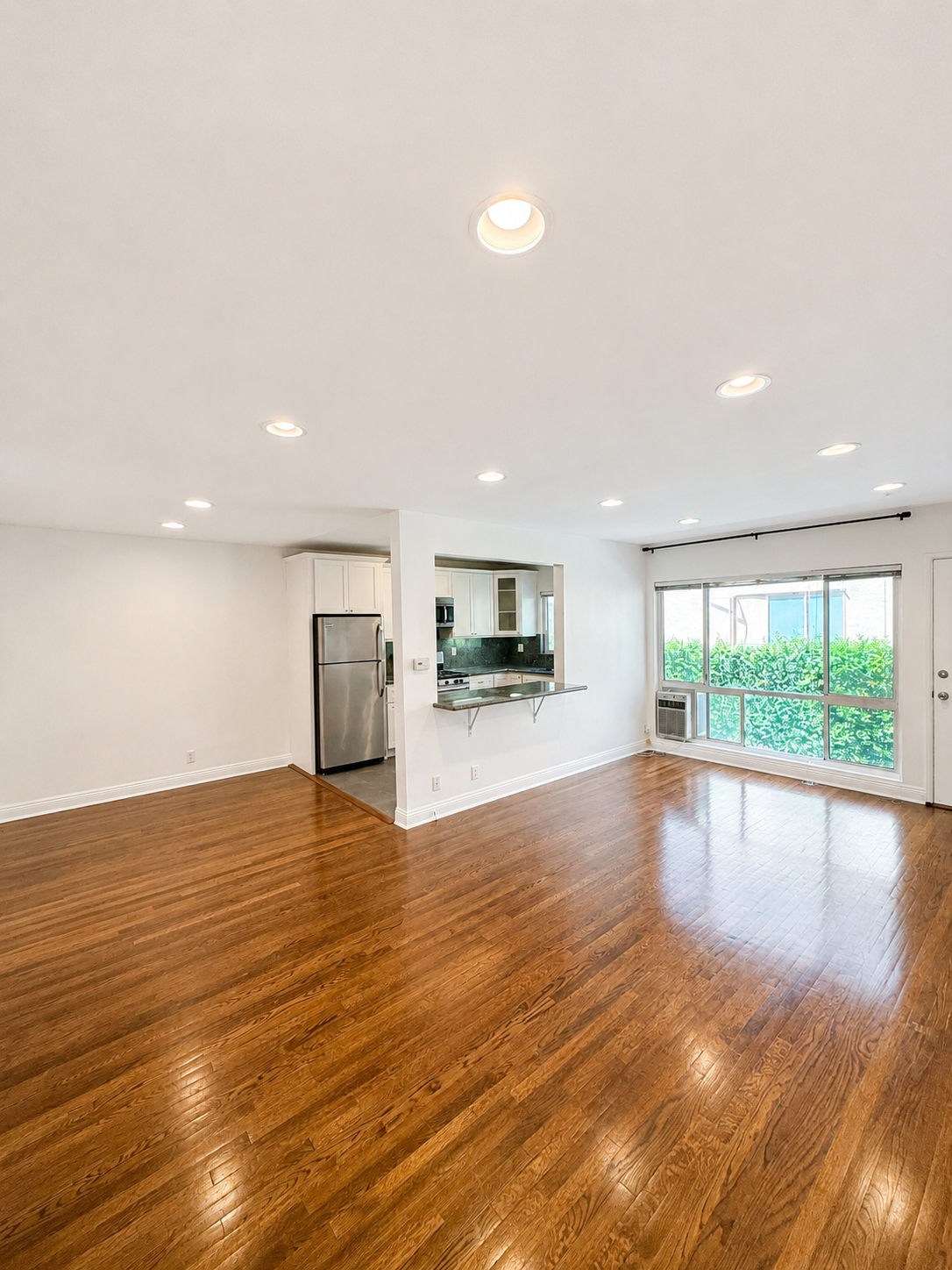 1 bedroom apartment, pet friendly in 102 Hayworth Ave, Unit 3 Los Angeles, CA 90048 — photo 2