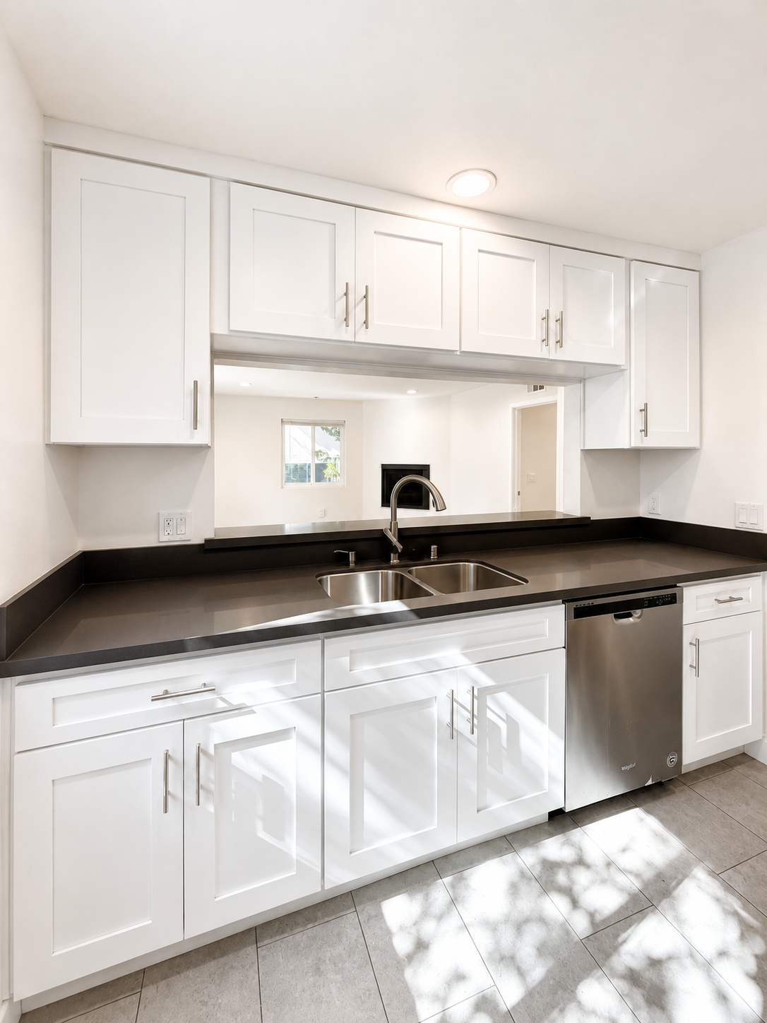 2 bedroom apartment with balcony, pet friendly in 1943 Tamarind Ave, Unit 104 Los Angeles, CA 90068 Los Angeles, CA 90028 — photo 6