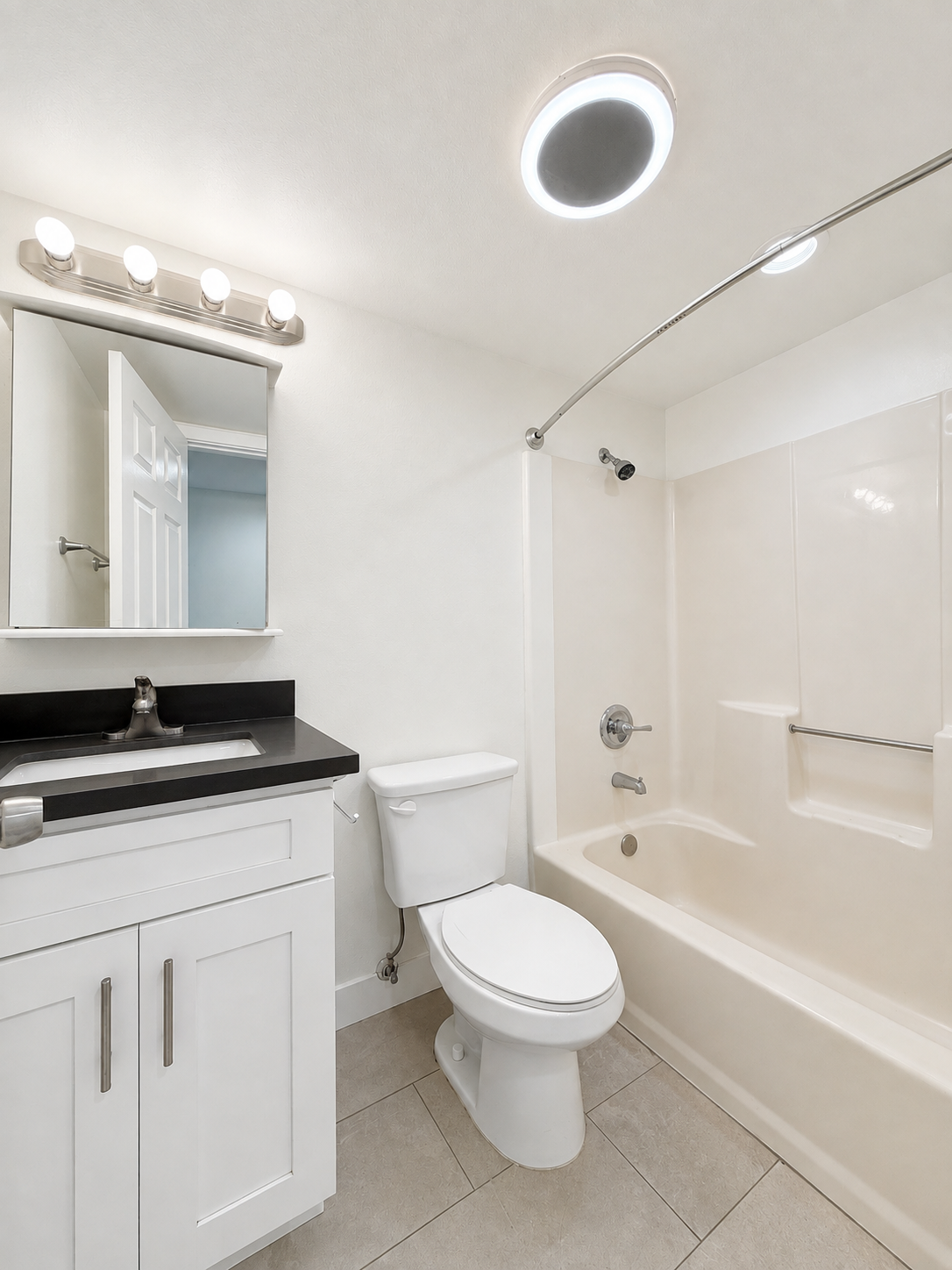2 bedroom apartment with balcony, pet friendly in 1943 Tamarind Ave, Unit 104 Los Angeles, CA 90068 Los Angeles, CA 90028 — photo 7