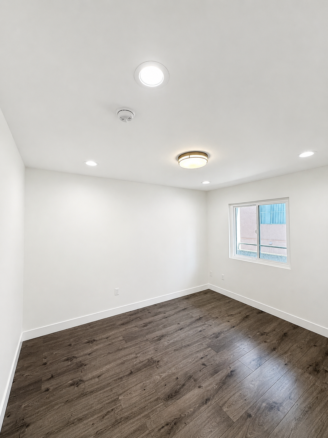 2 bedroom apartment with balcony, pet friendly in 1943 Tamarind Ave, Unit 104 Los Angeles, CA 90068 Los Angeles, CA 90028 — photo 4