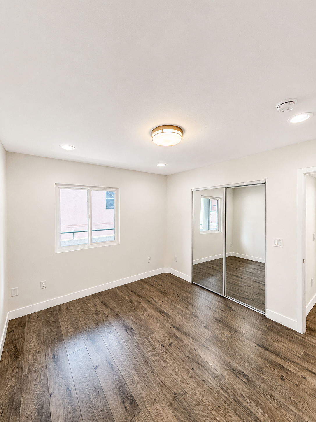 2 bedroom apartment with balcony, pet friendly in 1943 Tamarind Ave, Unit 104 Los Angeles, CA 90068 Los Angeles, CA 90028 — photo 11