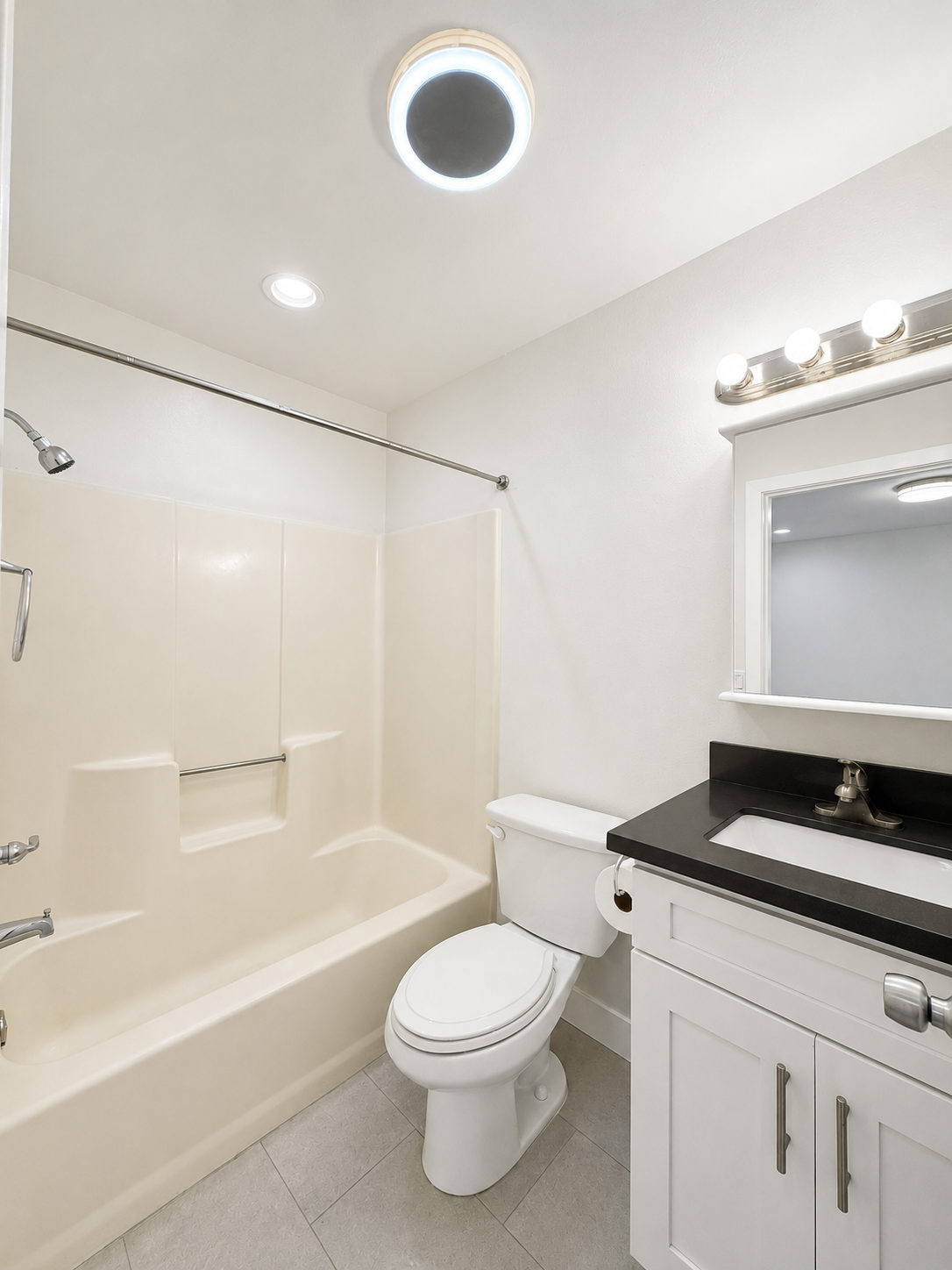 2 bedroom apartment with balcony, pet friendly in 1943 Tamarind Ave, Unit 104 Los Angeles, CA 90068 Los Angeles, CA 90028 — photo 8