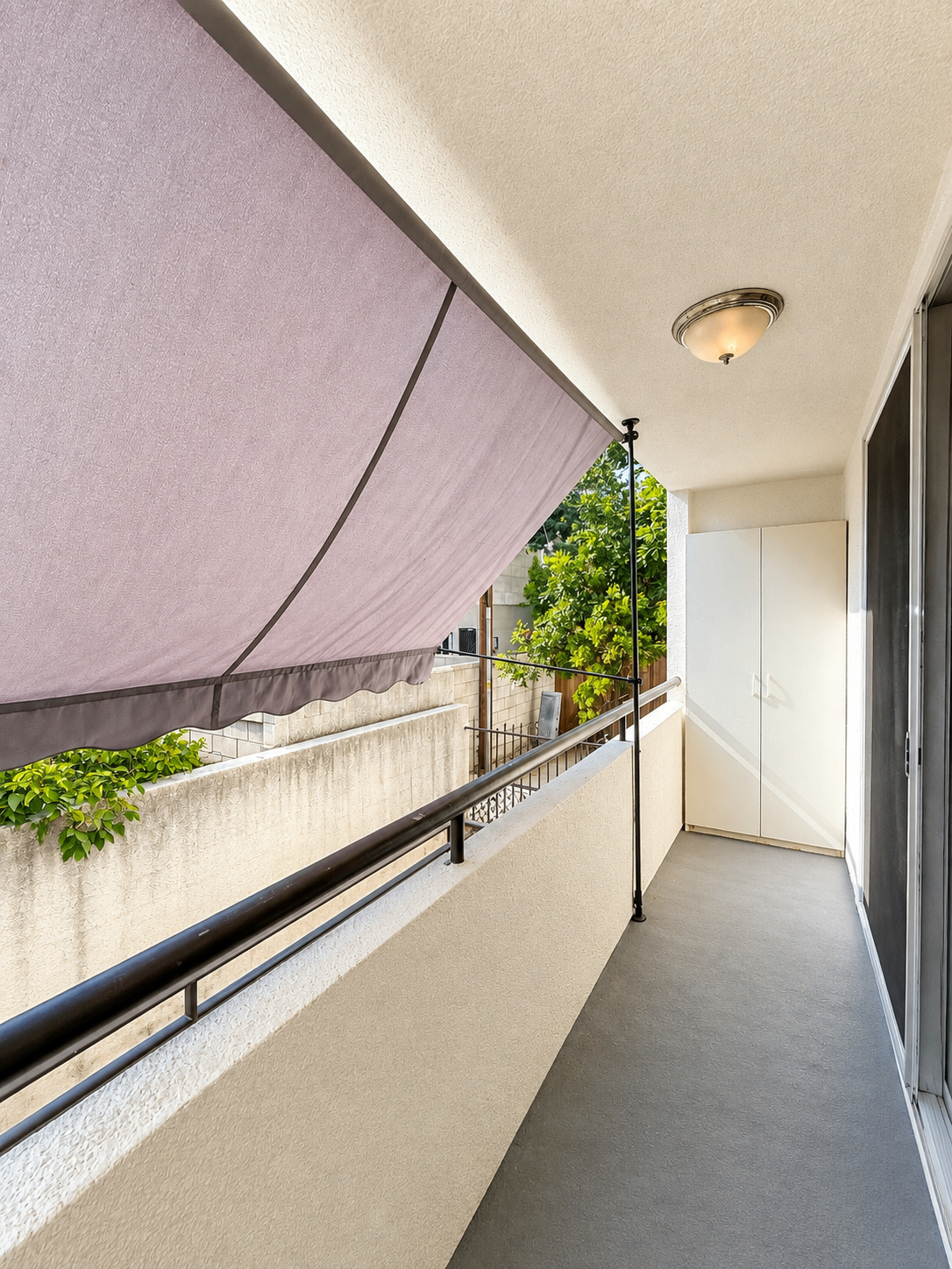 2 bedroom apartment with balcony, pet friendly in 1943 Tamarind Ave, Unit 104 Los Angeles, CA 90068 Los Angeles, CA 90028 — photo 15