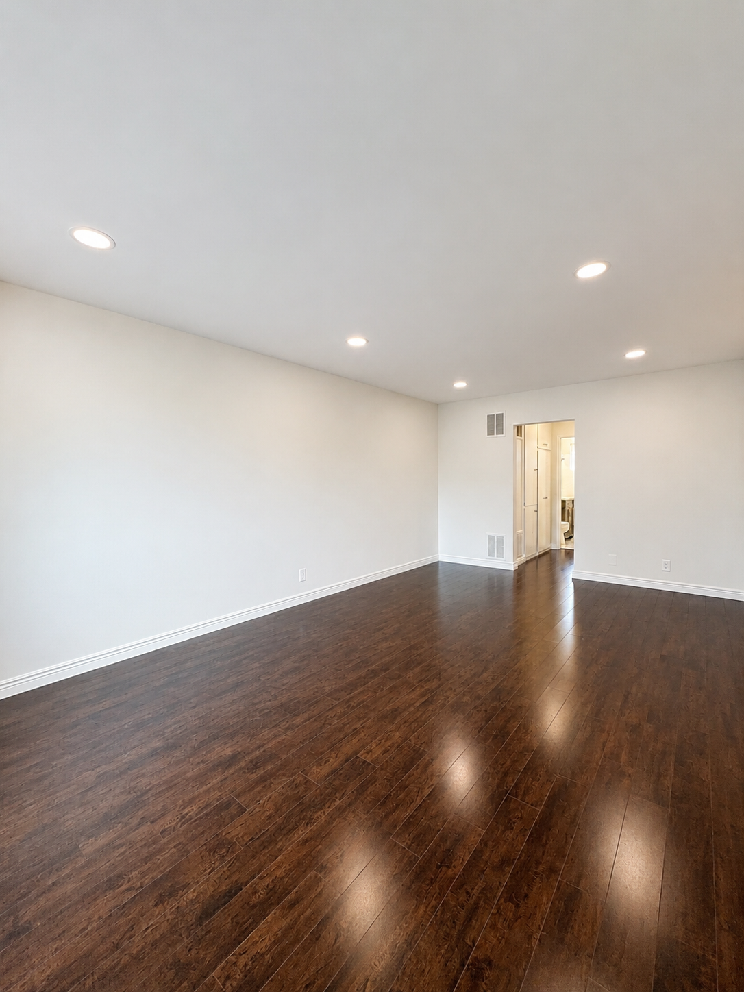 1 bedroom apartment, pet friendly in 1120-1130 Laurel Ave, Unit 11 West Hollywood, CA 90046 — photo 10