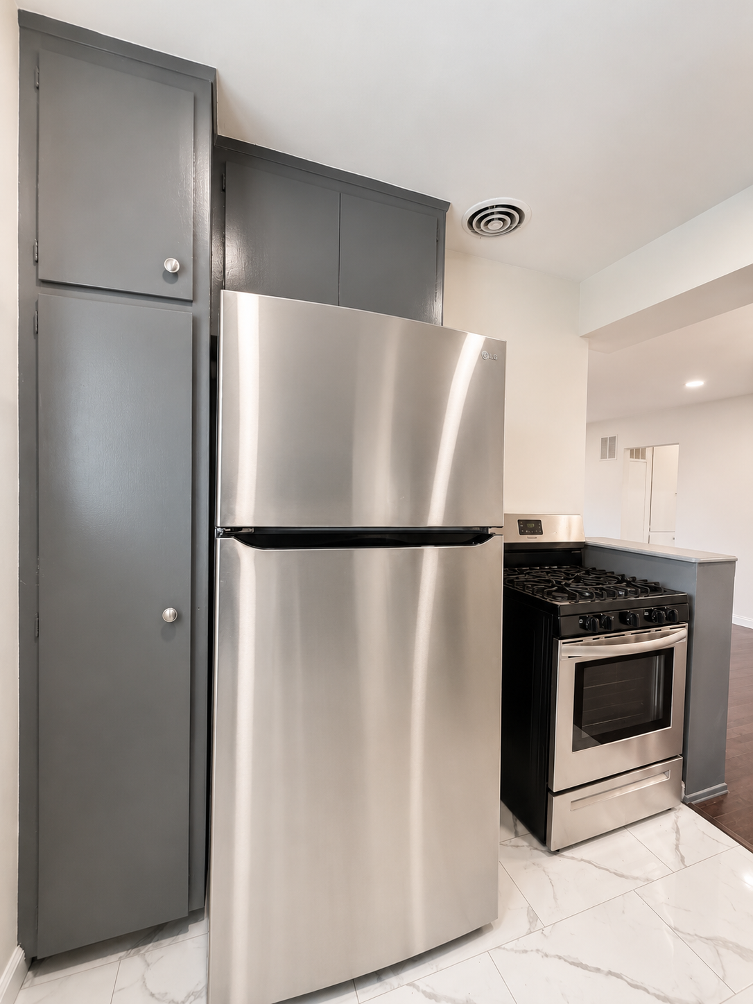 1 bedroom apartment, pet friendly in 1120-1130 Laurel Ave, Unit 11 West Hollywood, CA 90046 — photo 5