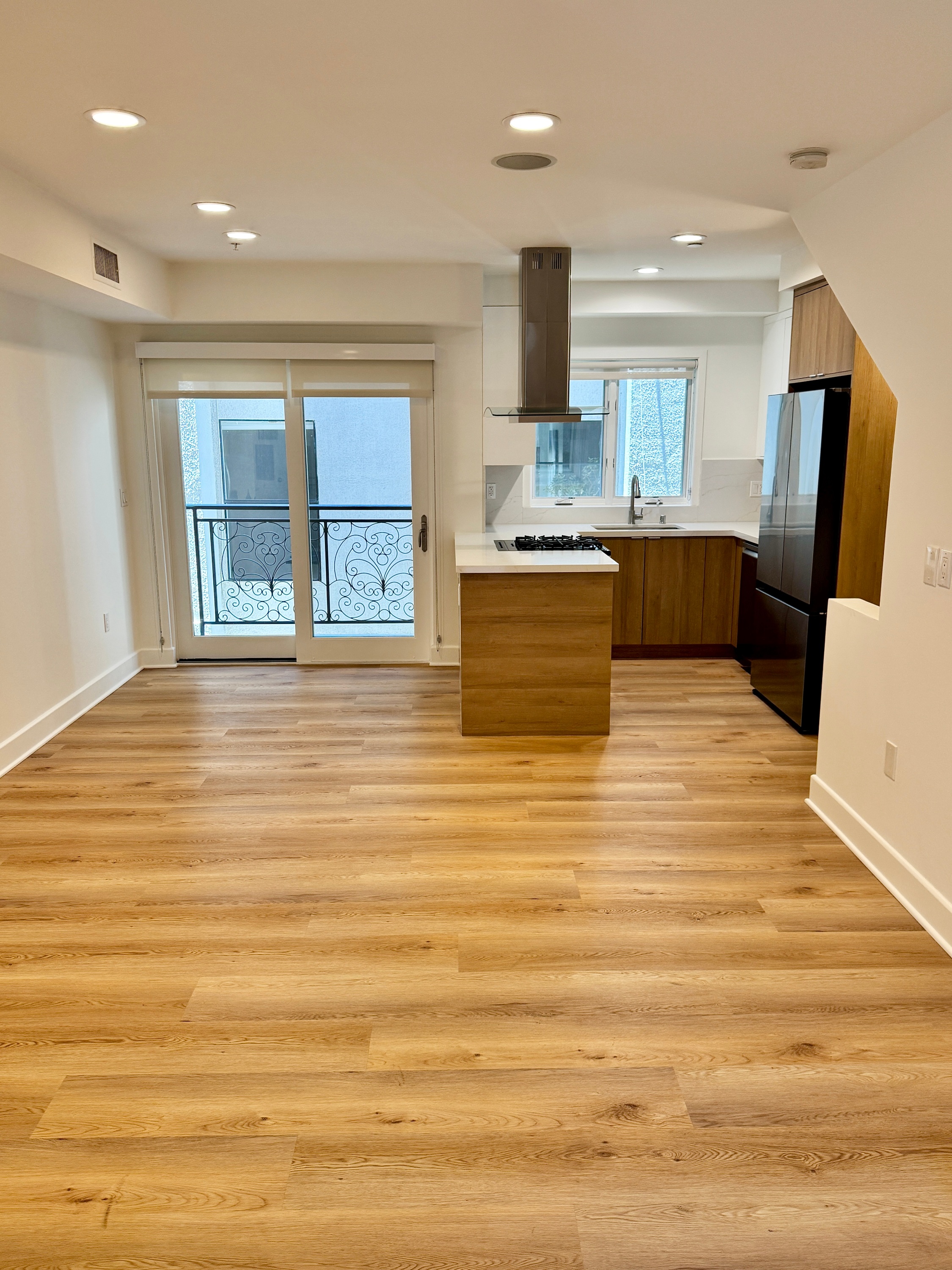 3 bedroom apartment with balcony, pet friendly in 8833 Cynthia St, Unit 22 West Hollywood, CA 90069 — photo 2