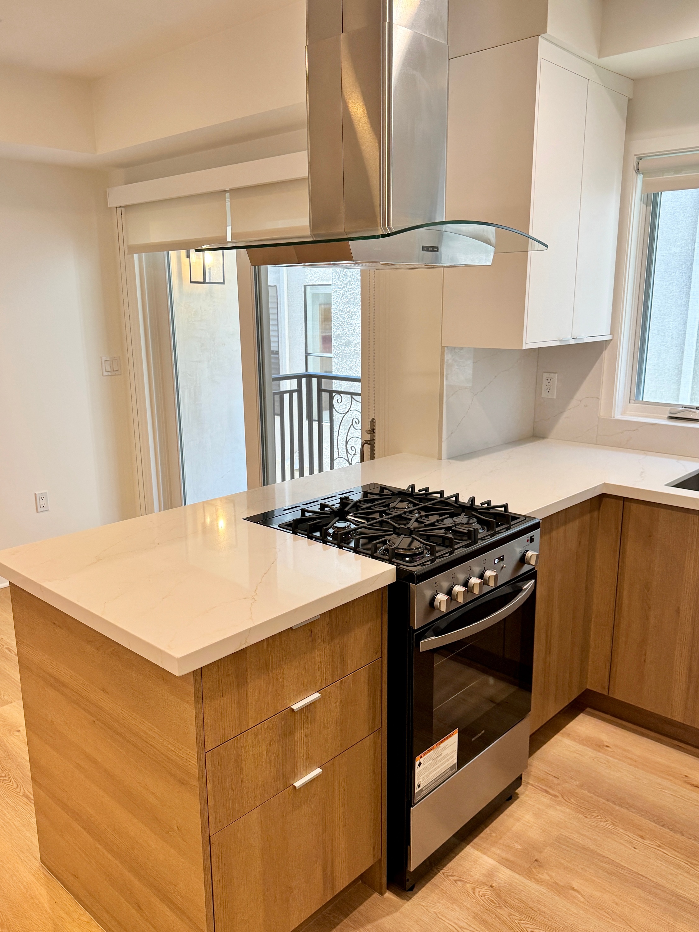 3 bedroom apartment with balcony, pet friendly in 8833 Cynthia St, Unit 22 West Hollywood, CA 90069 — photo 5
