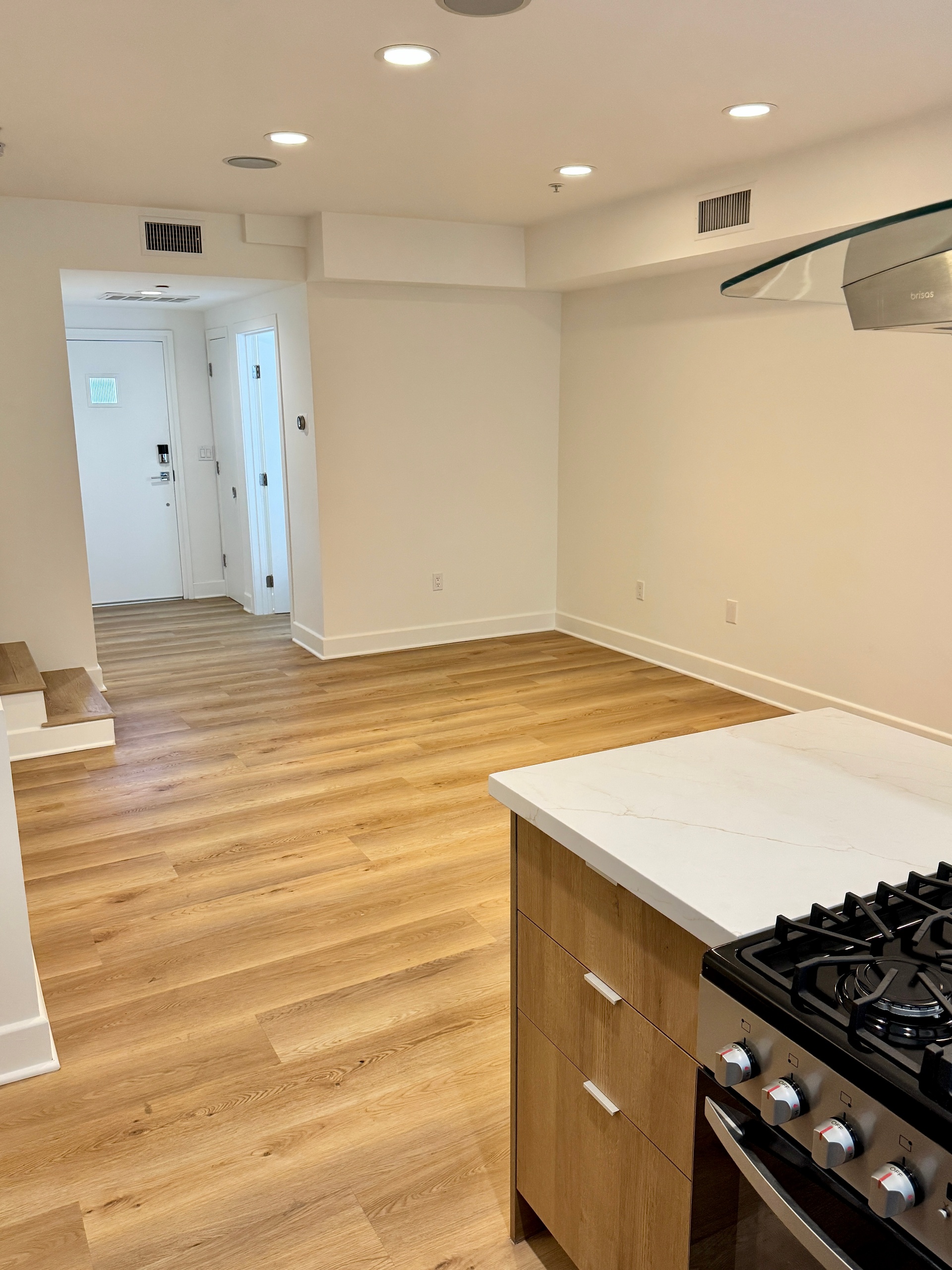 3 bedroom apartment with balcony, pet friendly in 8833 Cynthia St, Unit 22 West Hollywood, CA 90069 — photo 8