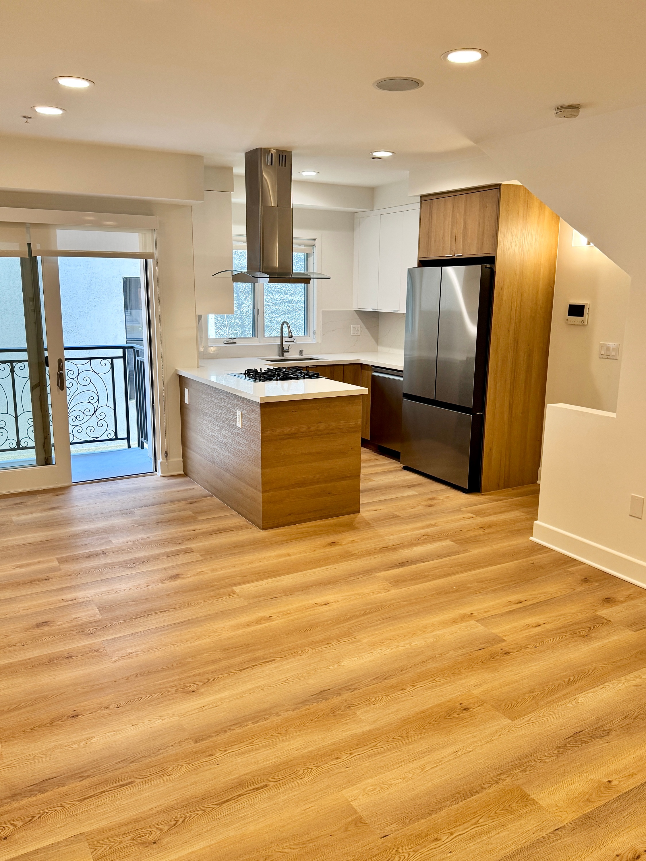3 bedroom apartment with balcony, pet friendly in 8833 Cynthia St, Unit 22 West Hollywood, CA 90069 — photo 6