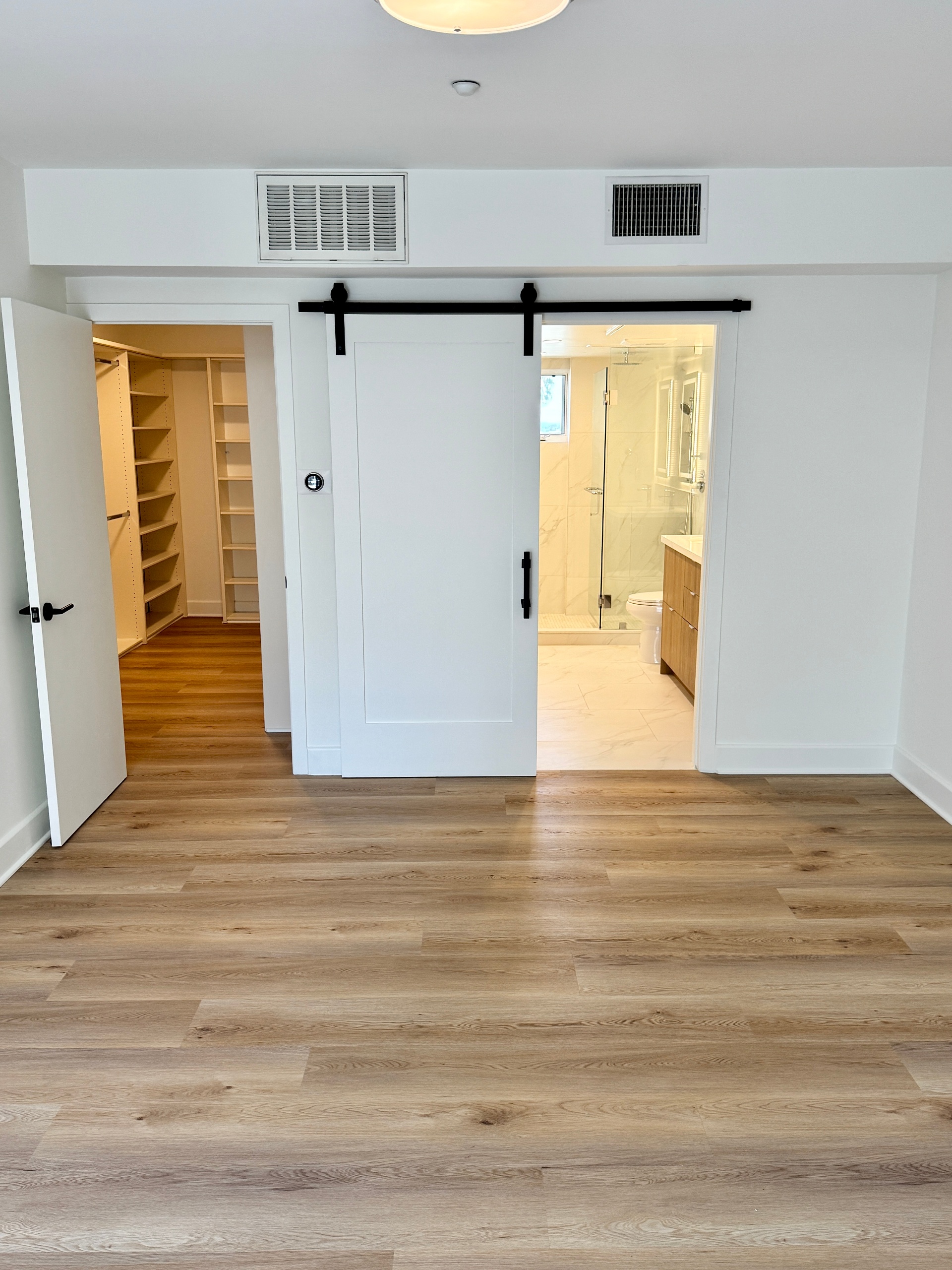 3 bedroom apartment with balcony, pet friendly in 8833 Cynthia St, Unit 22 West Hollywood, CA 90069 — photo 4