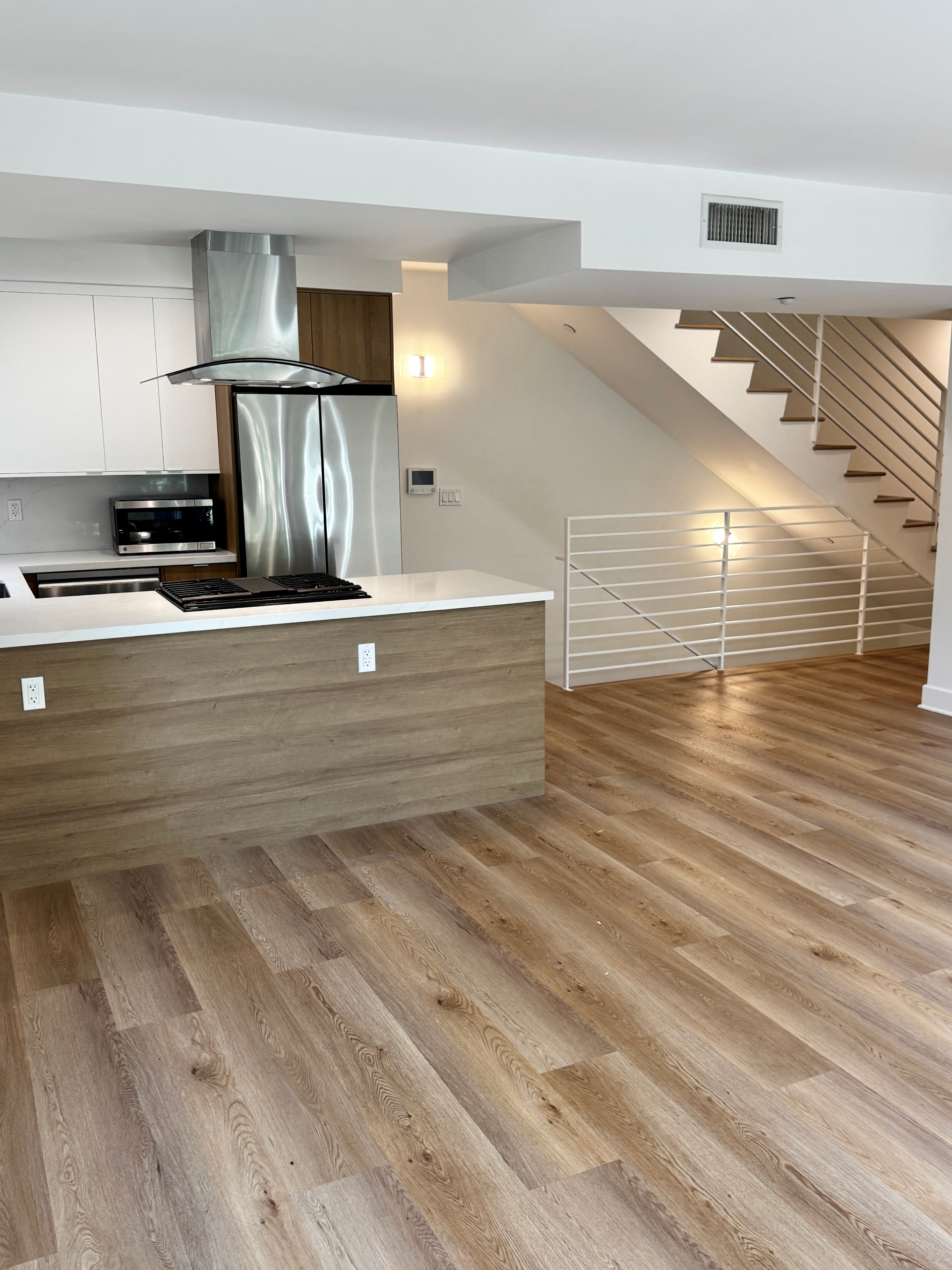 3 bedroom apartment with balcony, pet friendly in 8833 Cynthia St, Unit 22 West Hollywood, CA 90069 — photo 7