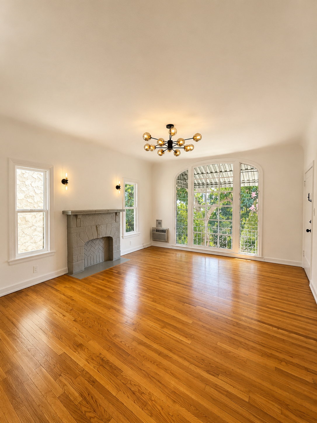 2 bedroom apartment, pet friendly in 323 N Sierra Bonita Ave, Unit 1/2 Los Angeles, CA 90036 — photo 11