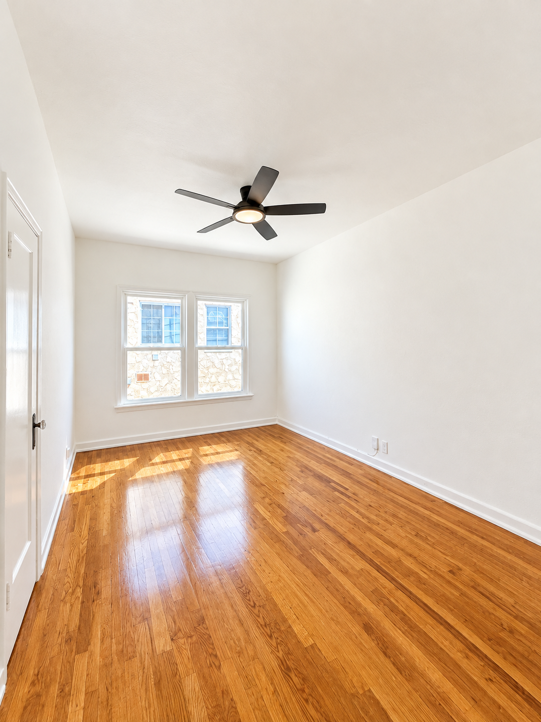 2 bedroom apartment, pet friendly in 323 N Sierra Bonita Ave, Unit 1/2 Los Angeles, CA 90036 — photo 14