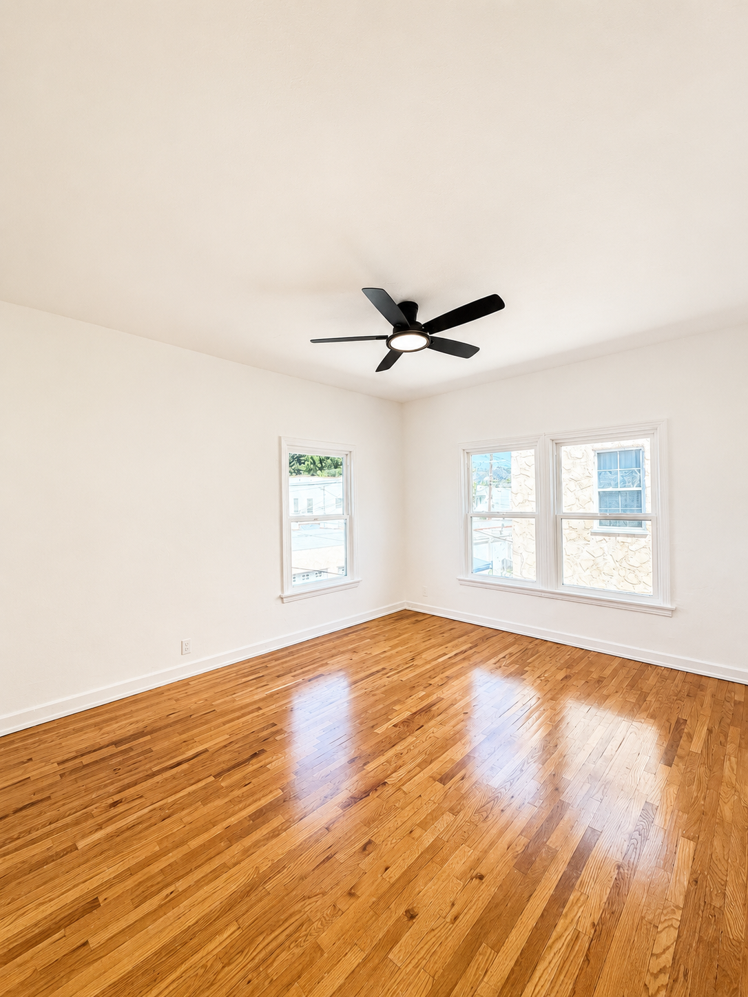 2 bedroom apartment, pet friendly in 323 N Sierra Bonita Ave, Unit 1/2 Los Angeles, CA 90036 — photo 4