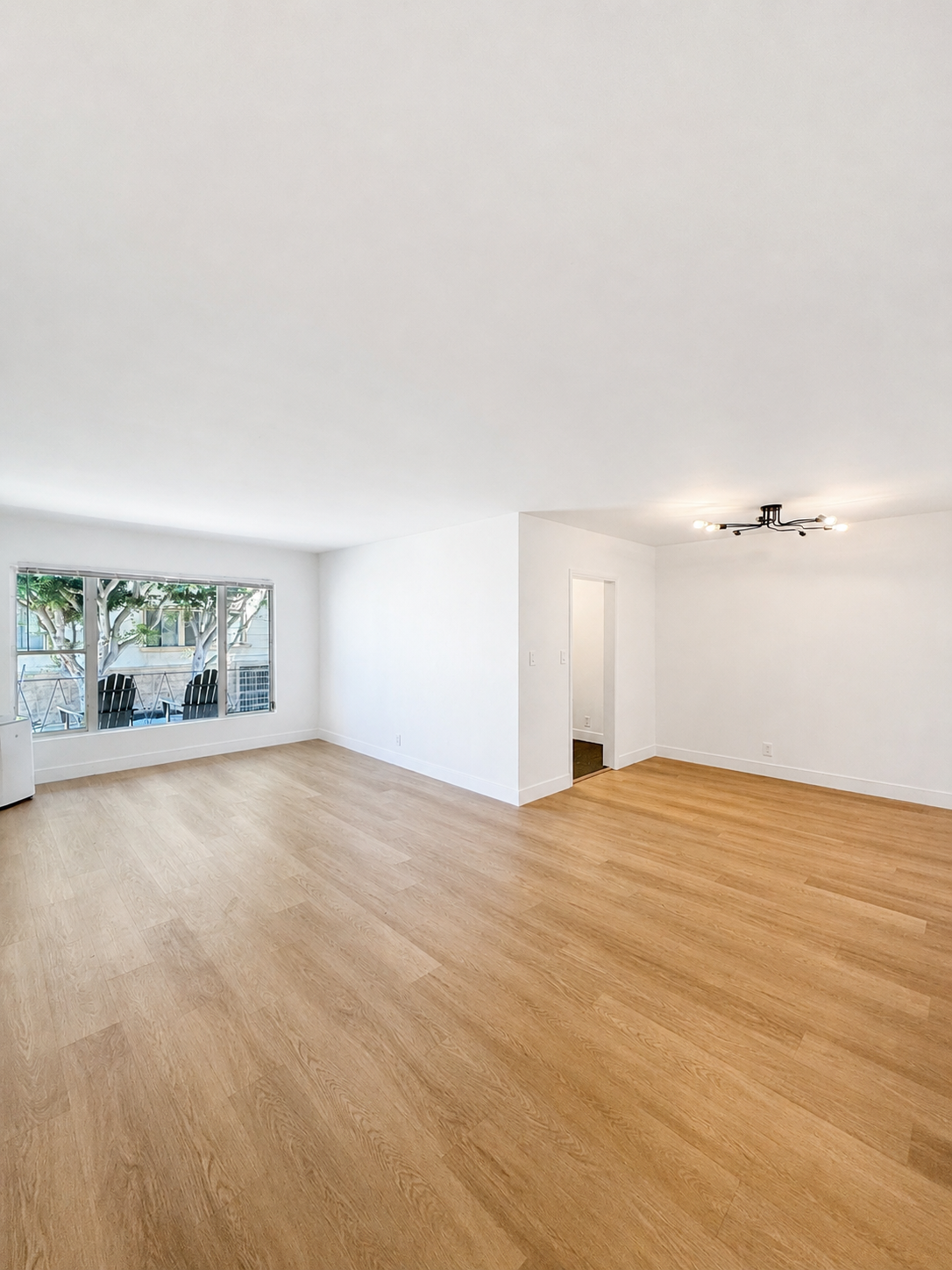 1 bedroom apartment with balcony, pet friendly in 8520 Sherwood Dr, Unit 3 West Hollywood, CA 90069 — photo 2