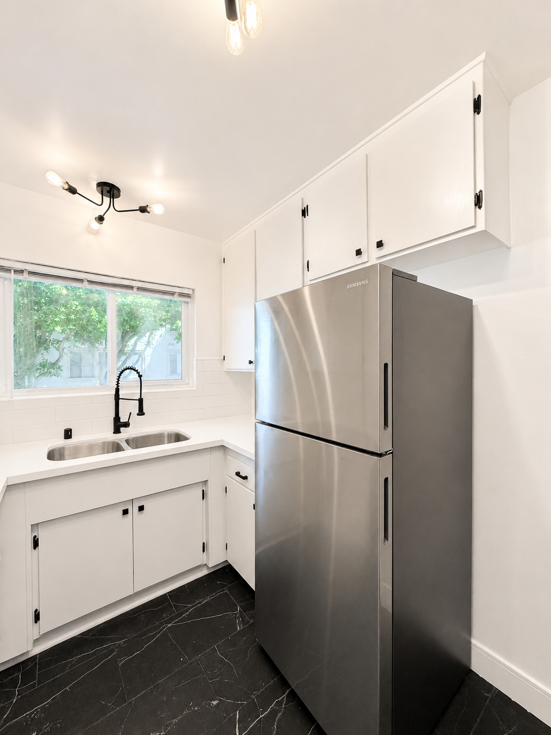 1 bedroom apartment with balcony, pet friendly in 8520 Sherwood Dr, Unit 3 West Hollywood, CA 90069 — photo 5