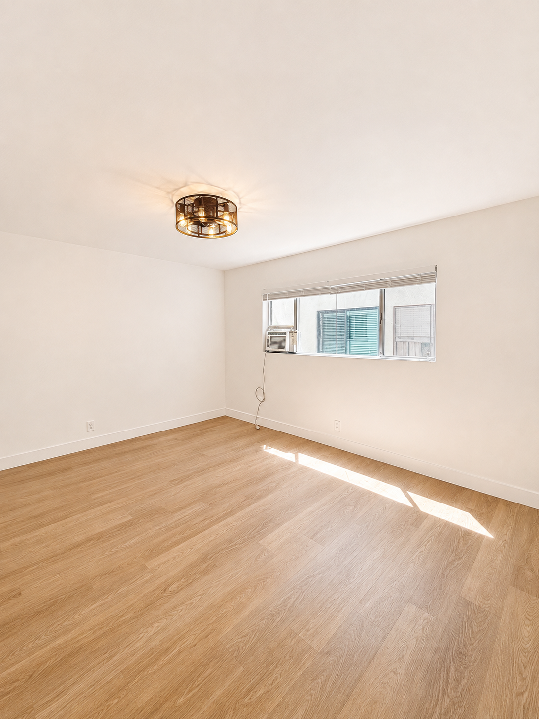 1 bedroom apartment with balcony, pet friendly in 8520 Sherwood Dr, Unit 3 West Hollywood, CA 90069 — photo 4