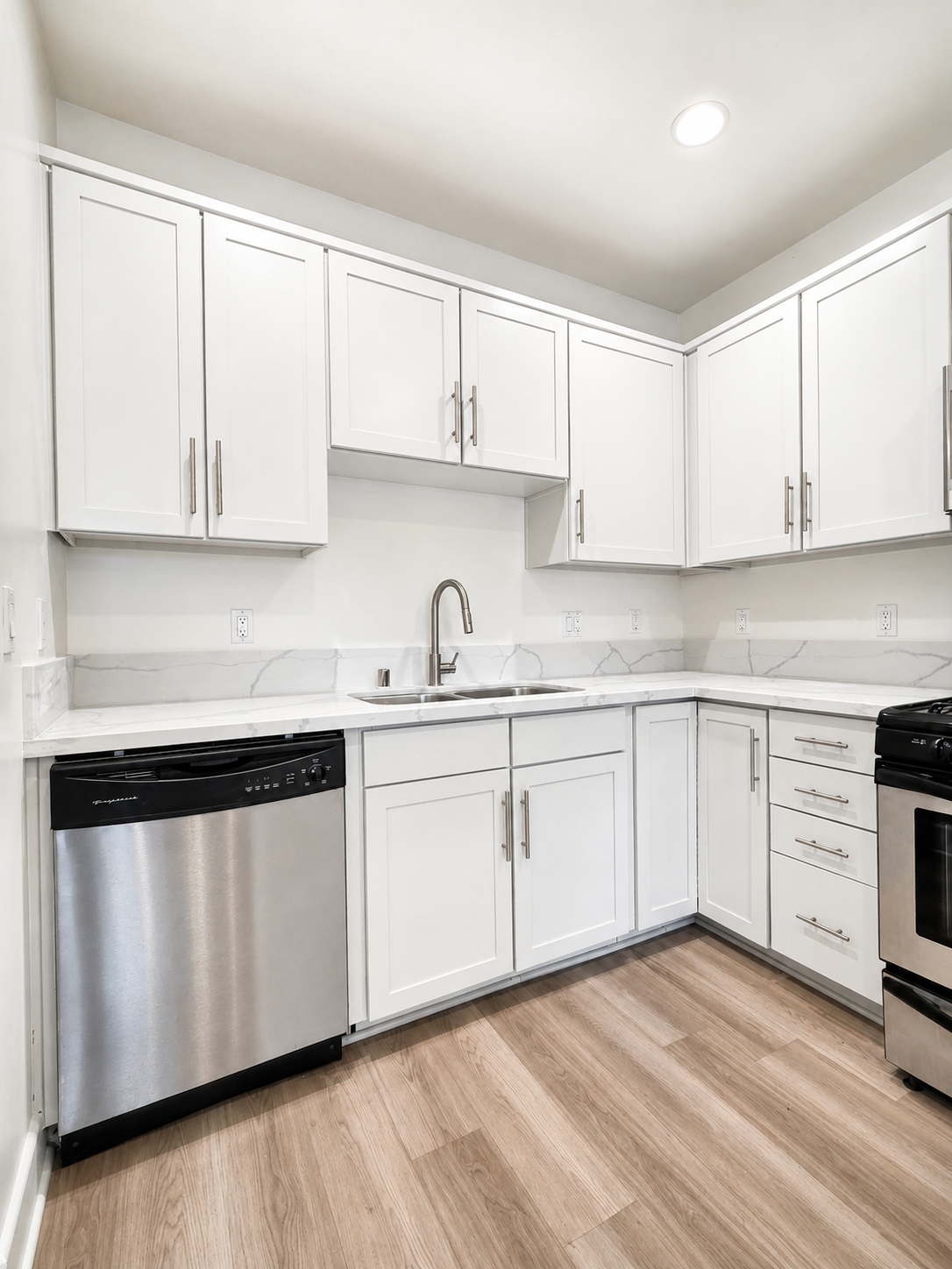 2 bedroom apartment with balcony and pool, pet friendly in 11011 Huston St, Unit 308 Los Angeles, CA 91601 — photo 6