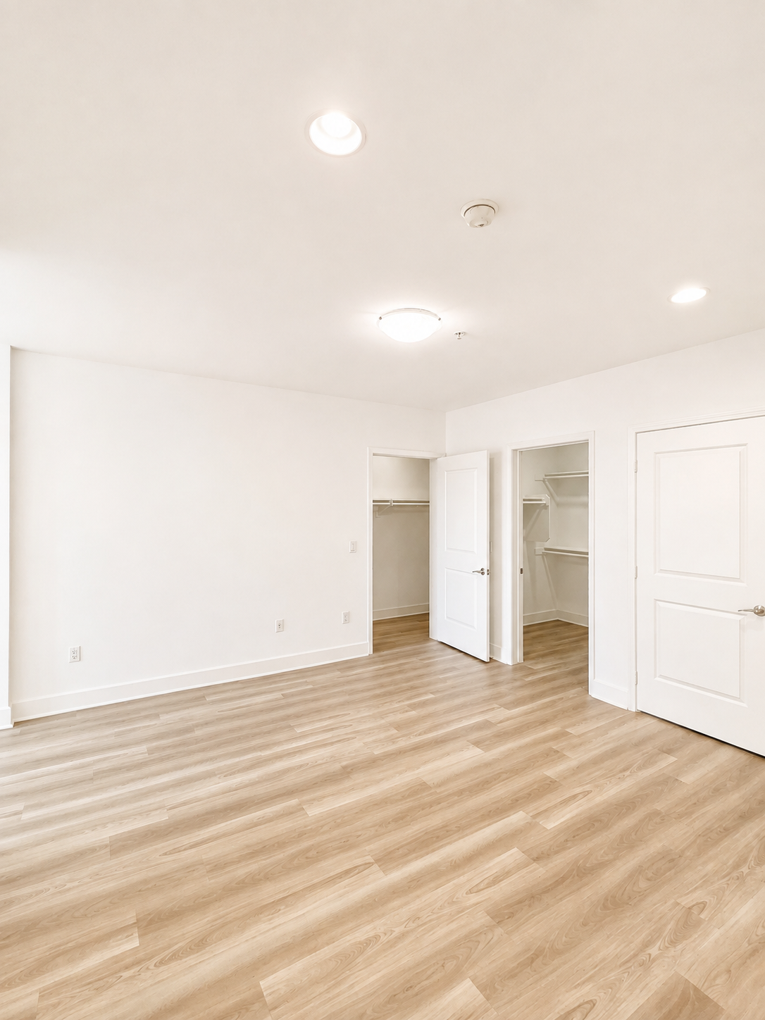 2 bedroom apartment with balcony and pool, pet friendly in 11011 Huston St, Unit 308 Los Angeles, CA 91601 — photo 4
