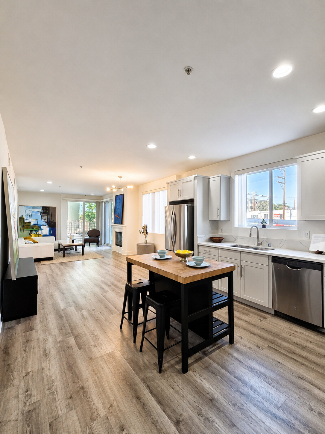 2 bedroom apartment with balcony and gym, pet friendly in 11011 Huston St, Unit 105 Los Angeles, CA 91601 — photo 2