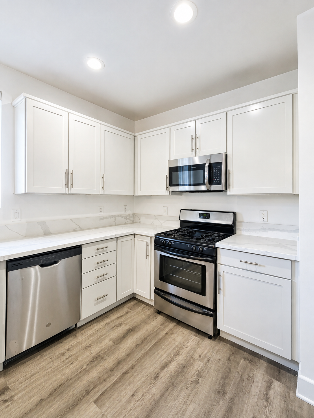 2 bedroom apartment with balcony and gym, pet friendly in 11011 Huston St, Unit 105 Los Angeles, CA 91601 — photo 7