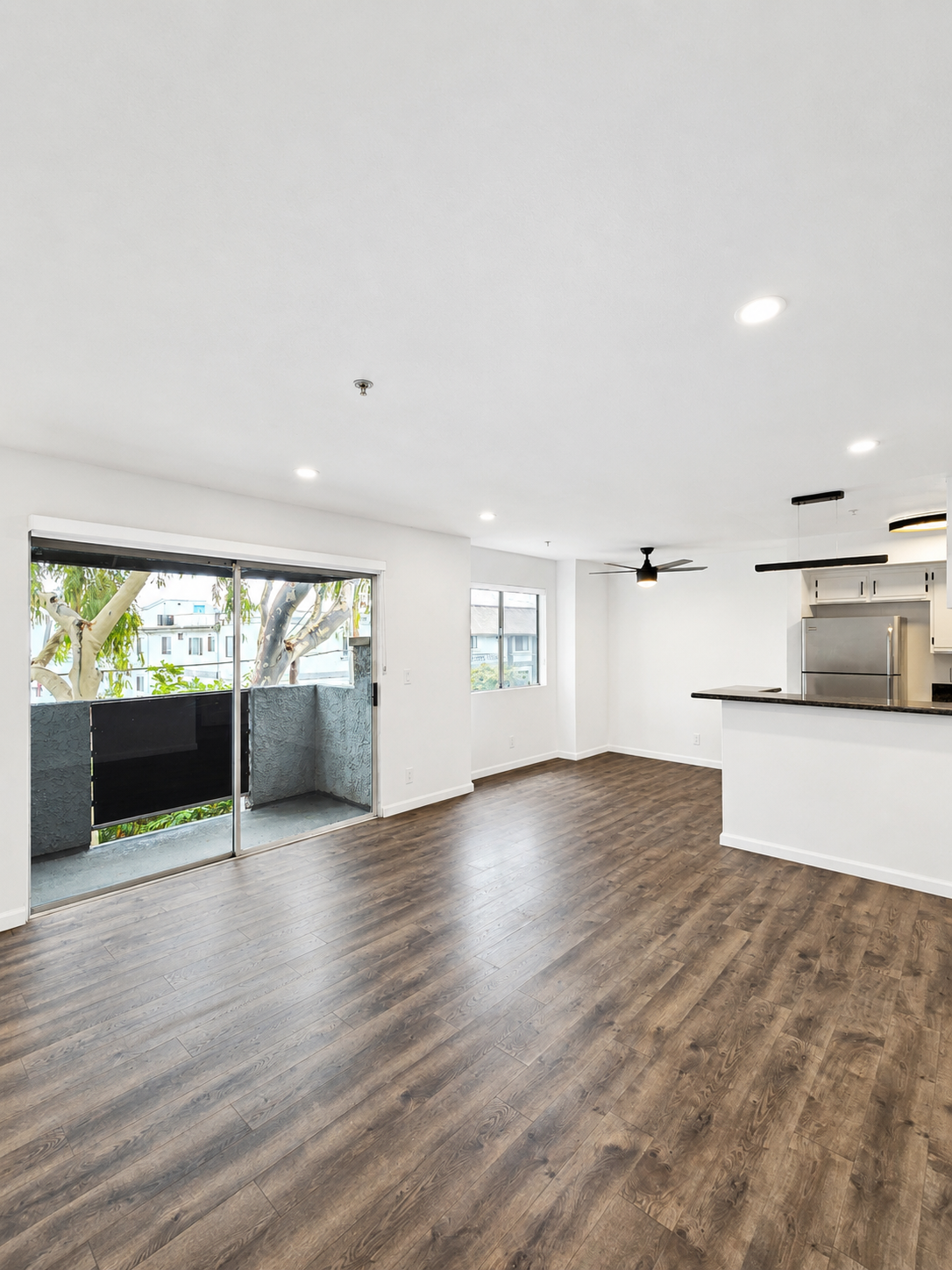 3 bedroom apartment with balcony, pet friendly in 11041 Hesby St, Unit 216 Los Angeles, CA 91601 — photo 2
