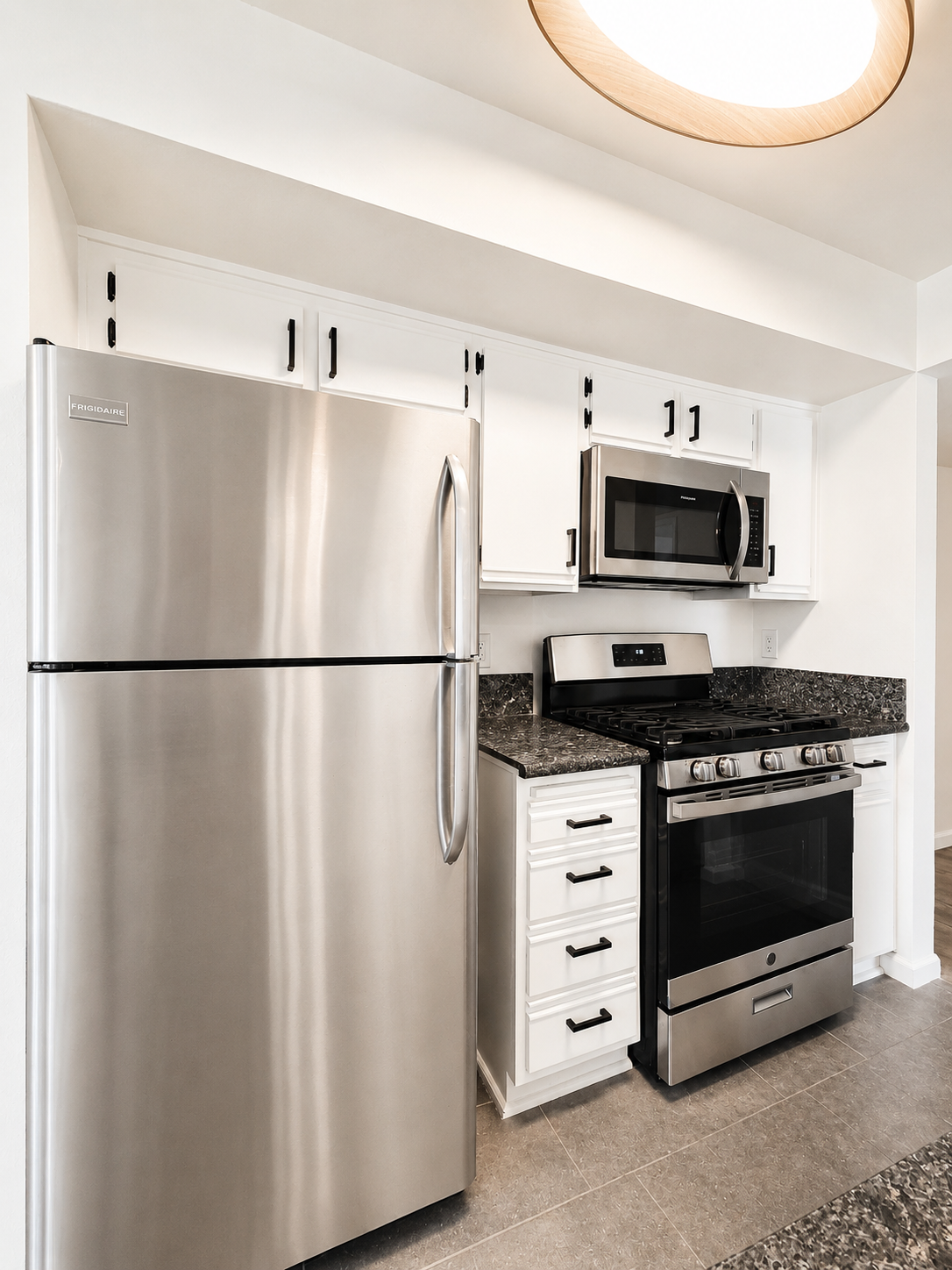 3 bedroom apartment with balcony, pet friendly in 11041 Hesby St, Unit 216 Los Angeles, CA 91601 — photo 6