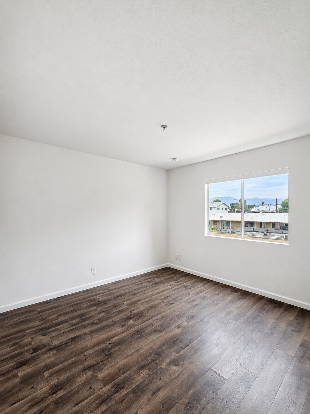 3 bedroom apartment with balcony, pet friendly in 11041 Hesby St, Unit 216 Los Angeles, CA 91601 — photo 4