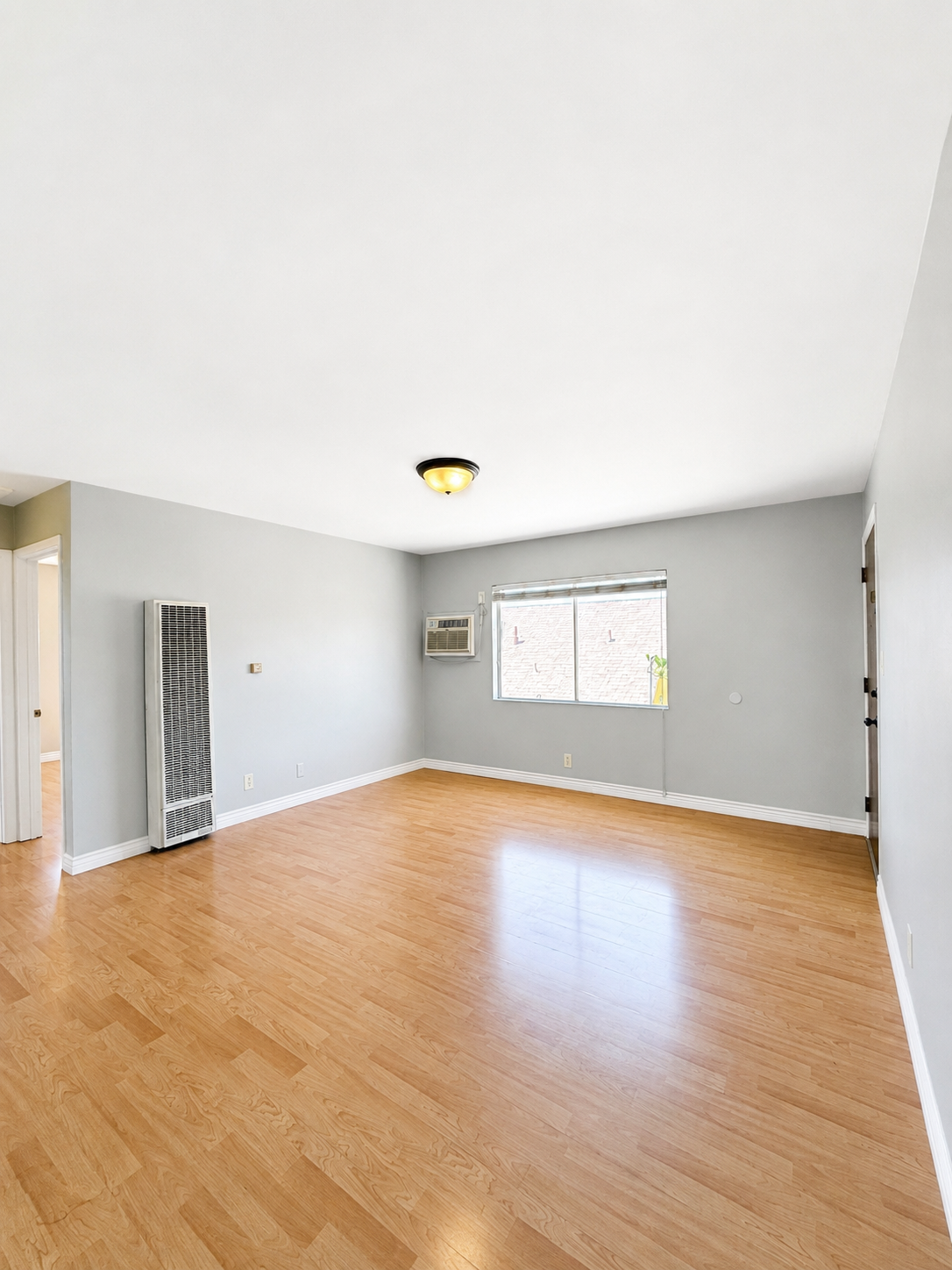 2 bedroom apartment, pet friendly in 2711 Bellevue Ave, Unit 5 Los Angeles, CA 90026 — photo 2