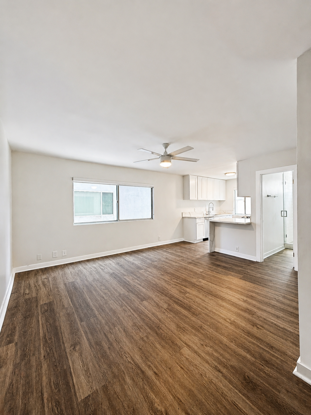 apartment, pet friendly in 1424 12th St, Unit J Santa Monica, CA 90401 — photo 7