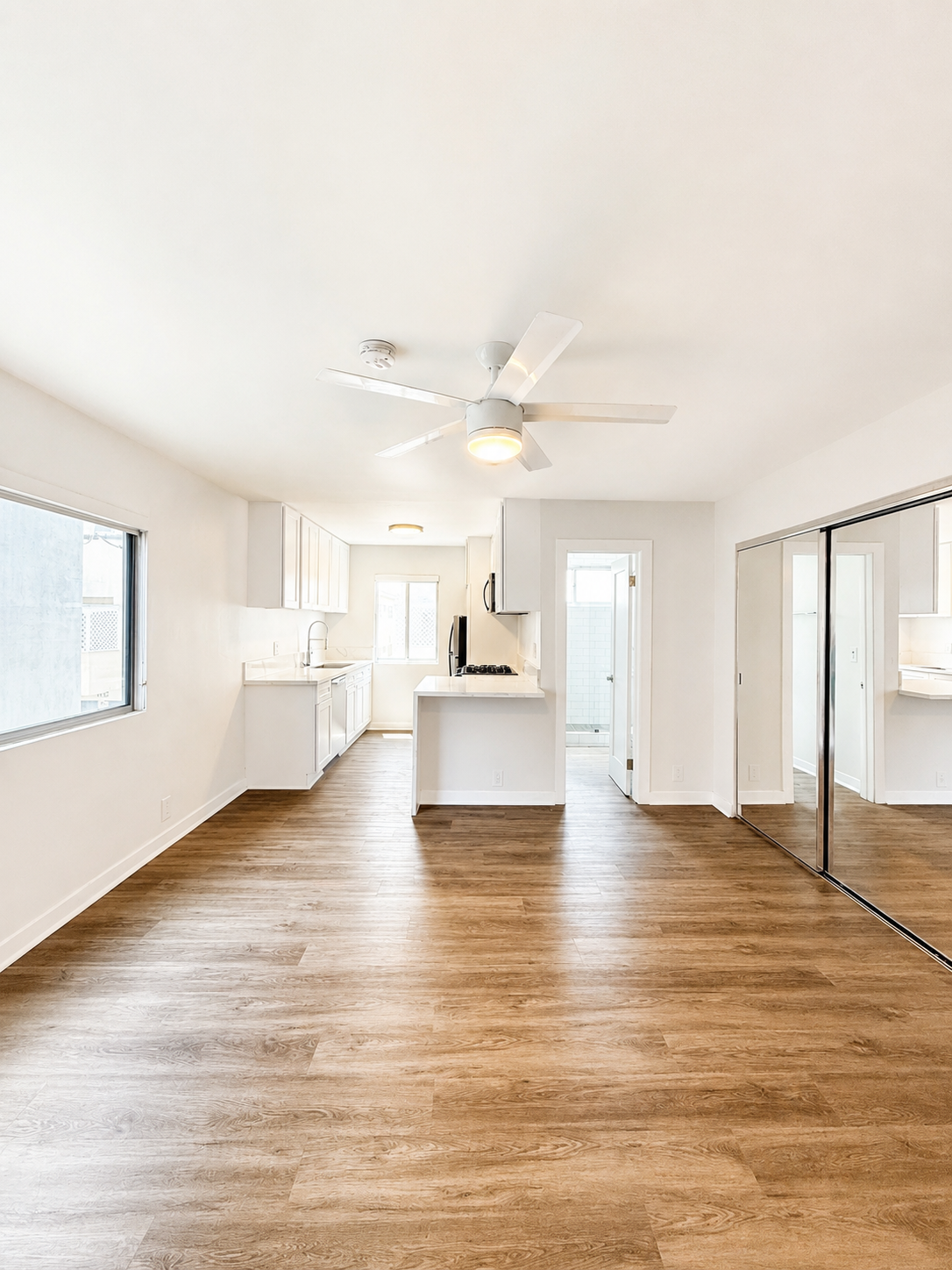 apartment, pet friendly in 1424 12th St, Unit J Santa Monica, CA 90401 — photo 8