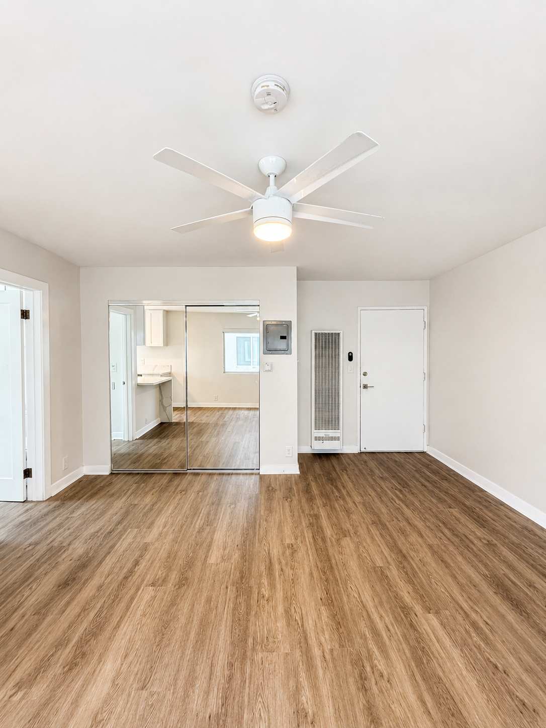 apartment, pet friendly in 1424 12th St, Unit J Santa Monica, CA 90401 — photo 9