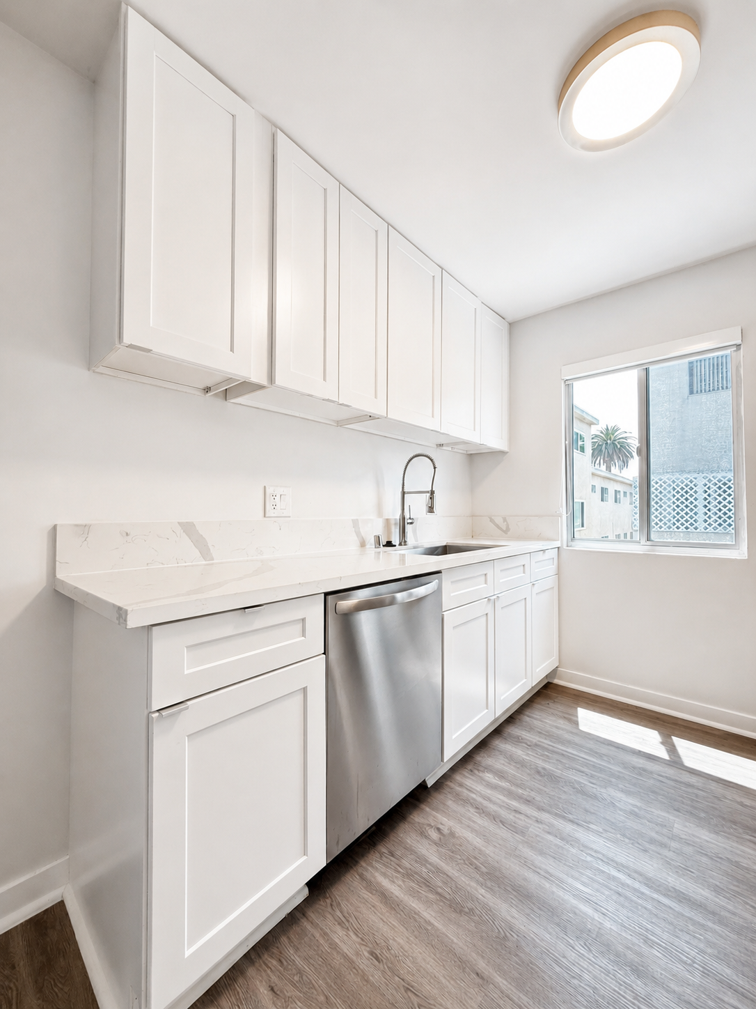 apartment, pet friendly in 1424 12th St, Unit J Santa Monica, CA 90401 — photo 3