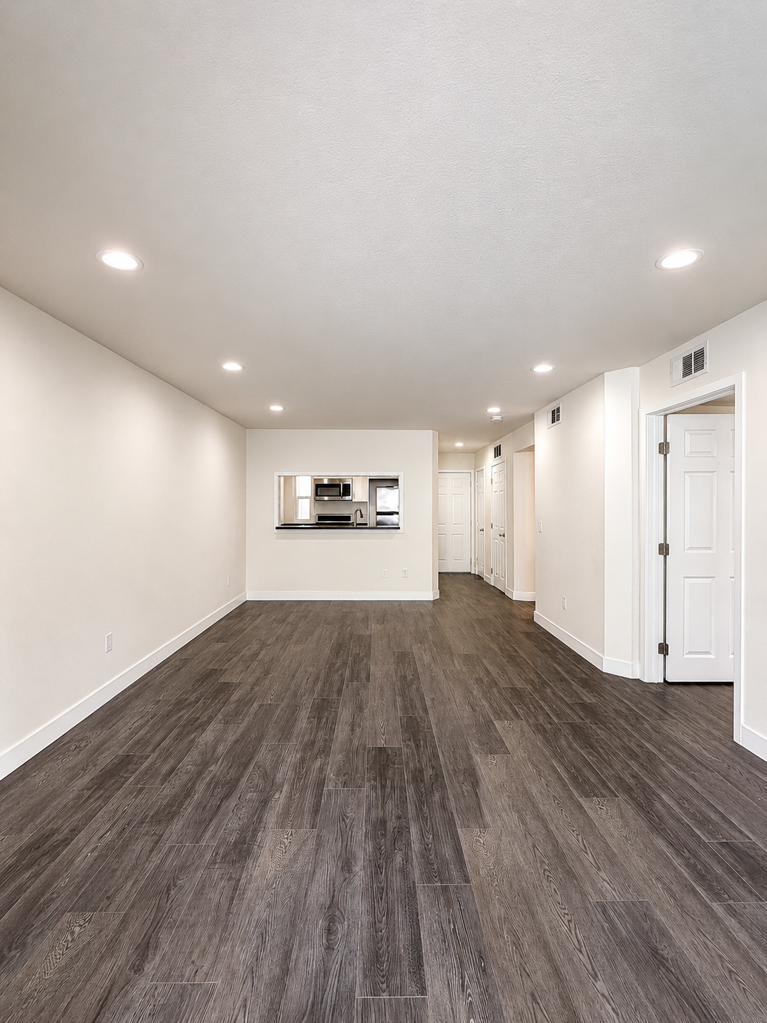2 bedroom apartment with balcony, pet friendly in 1943 Tamarind Ave, Unit 103 Los Angeles, CA 90068 — photo 10