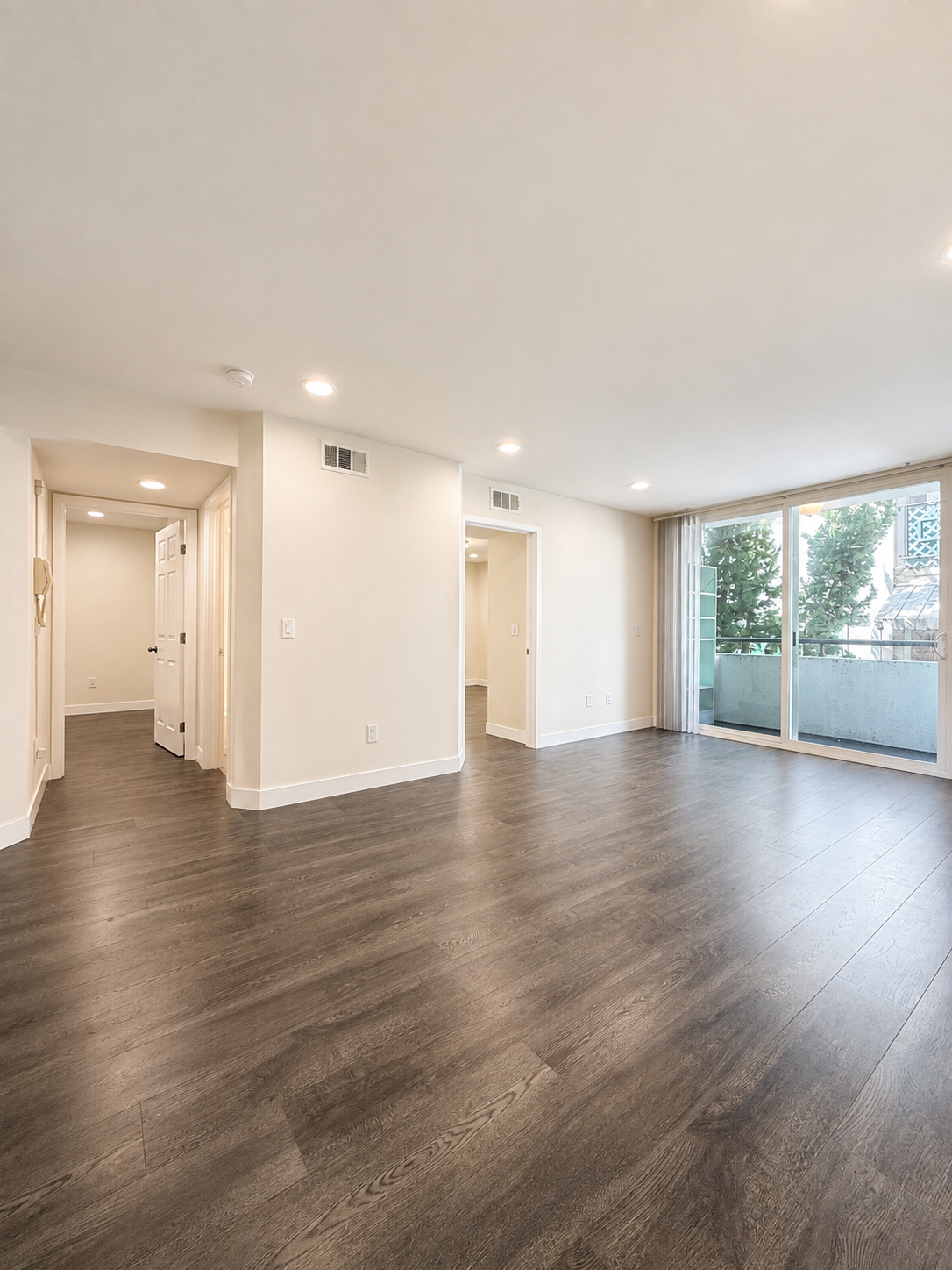 2 bedroom apartment with balcony, pet friendly in 1943 Tamarind Ave, Unit 103 Los Angeles, CA 90068 — photo 11