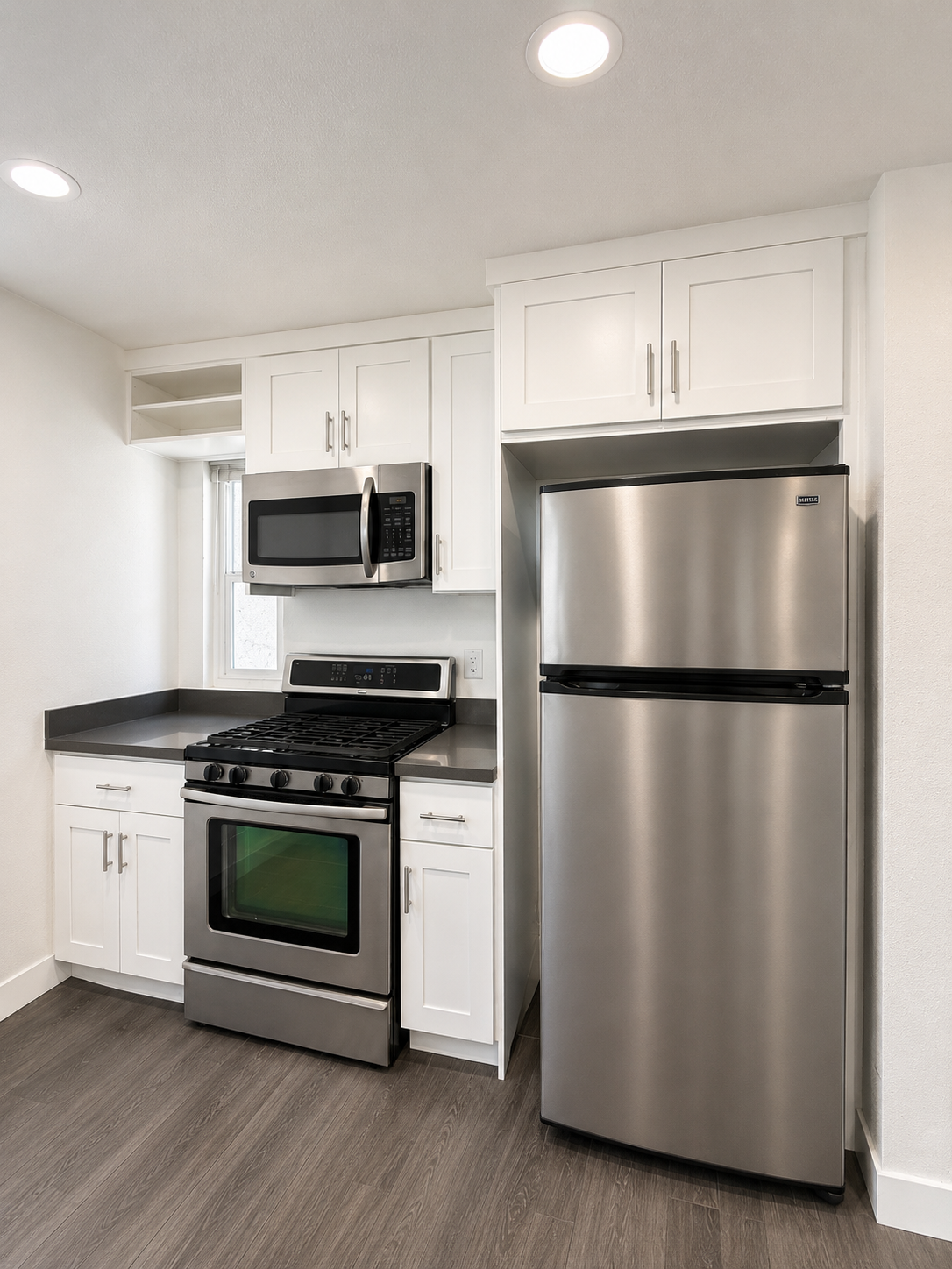 2 bedroom apartment with balcony, pet friendly in 1943 Tamarind Ave, Unit 103 Los Angeles, CA 90068 — photo 5
