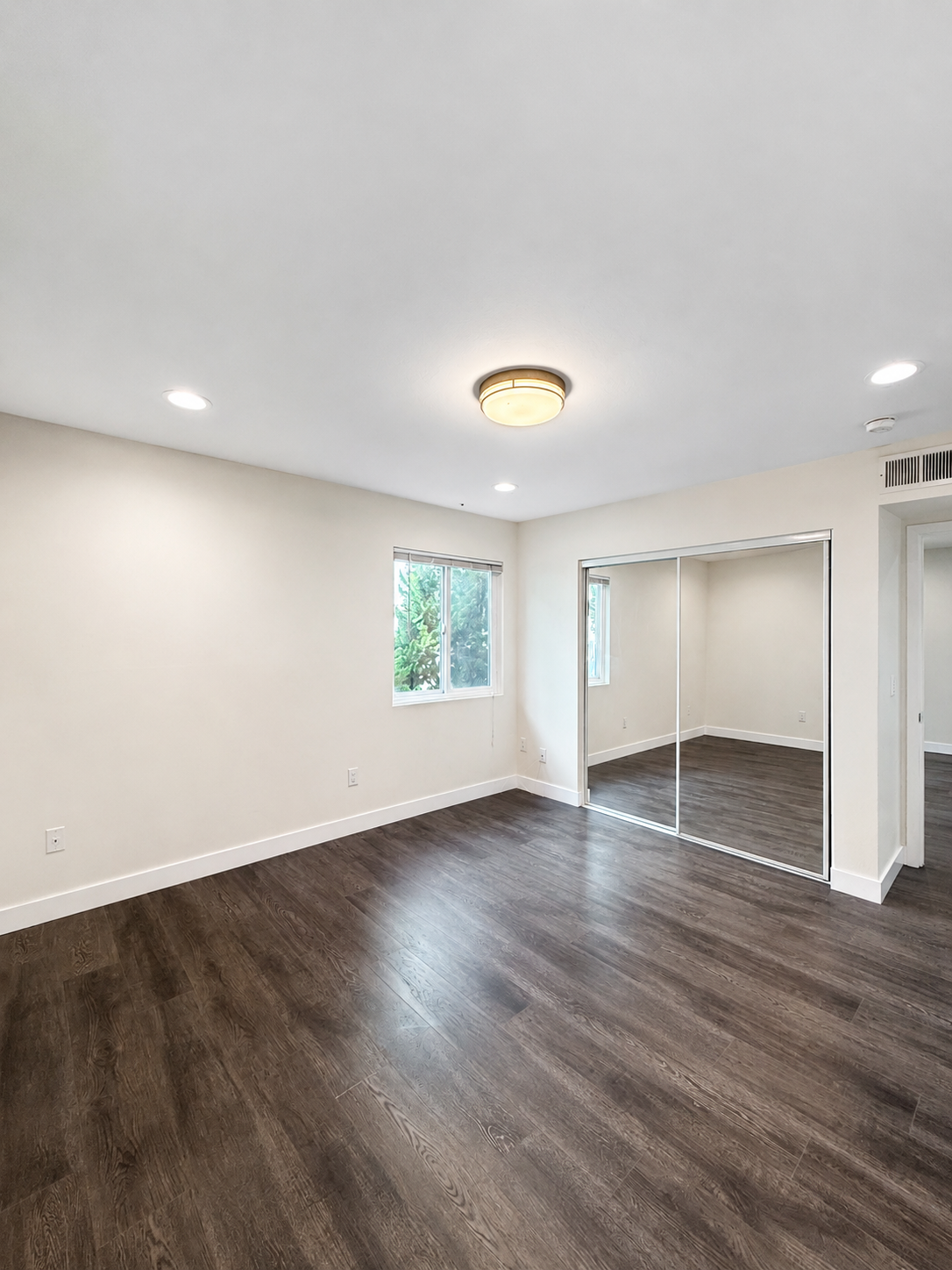 2 bedroom apartment with balcony, pet friendly in 1943 Tamarind Ave, Unit 103 Los Angeles, CA 90068 — photo 12