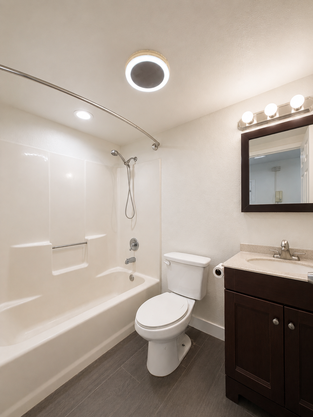 2 bedroom apartment with balcony, pet friendly in 1943 Tamarind Ave, Unit 103 Los Angeles, CA 90068 — photo 7