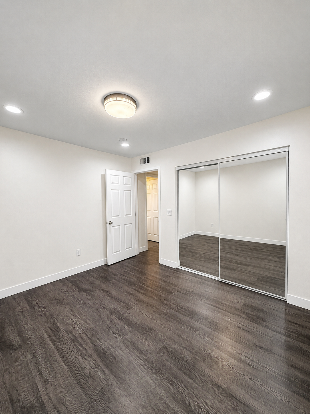 2 bedroom apartment with balcony, pet friendly in 1943 Tamarind Ave, Unit 103 Los Angeles, CA 90068 — photo 14