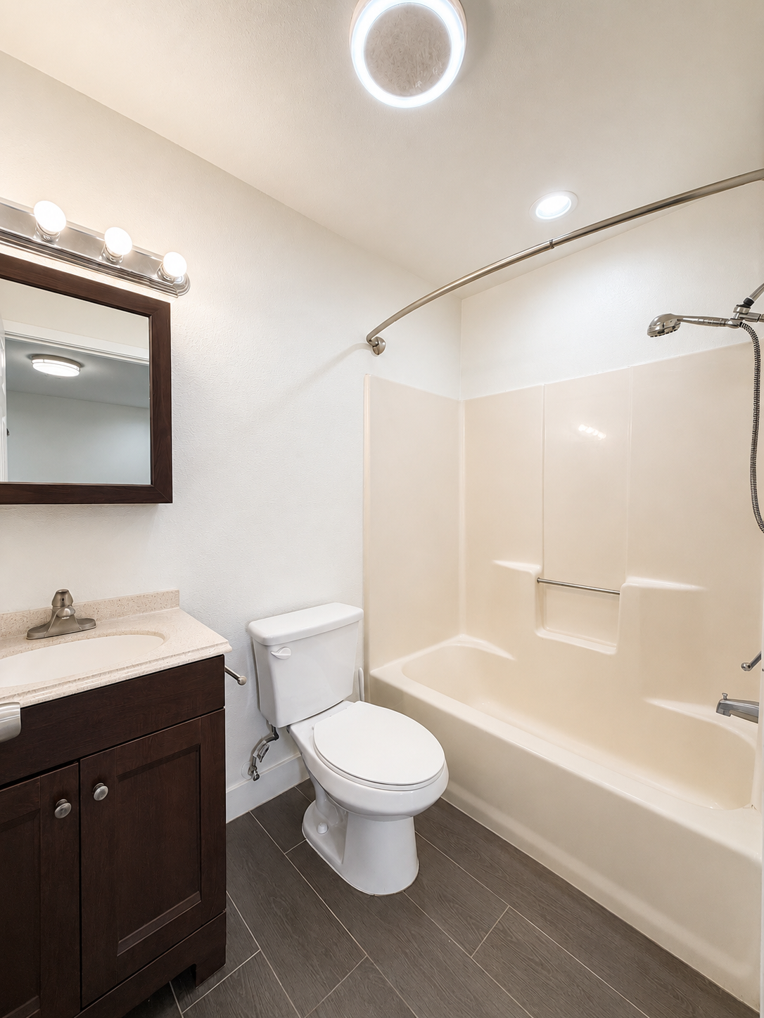 2 bedroom apartment with balcony, pet friendly in 1943 Tamarind Ave, Unit 103 Los Angeles, CA 90068 — photo 8