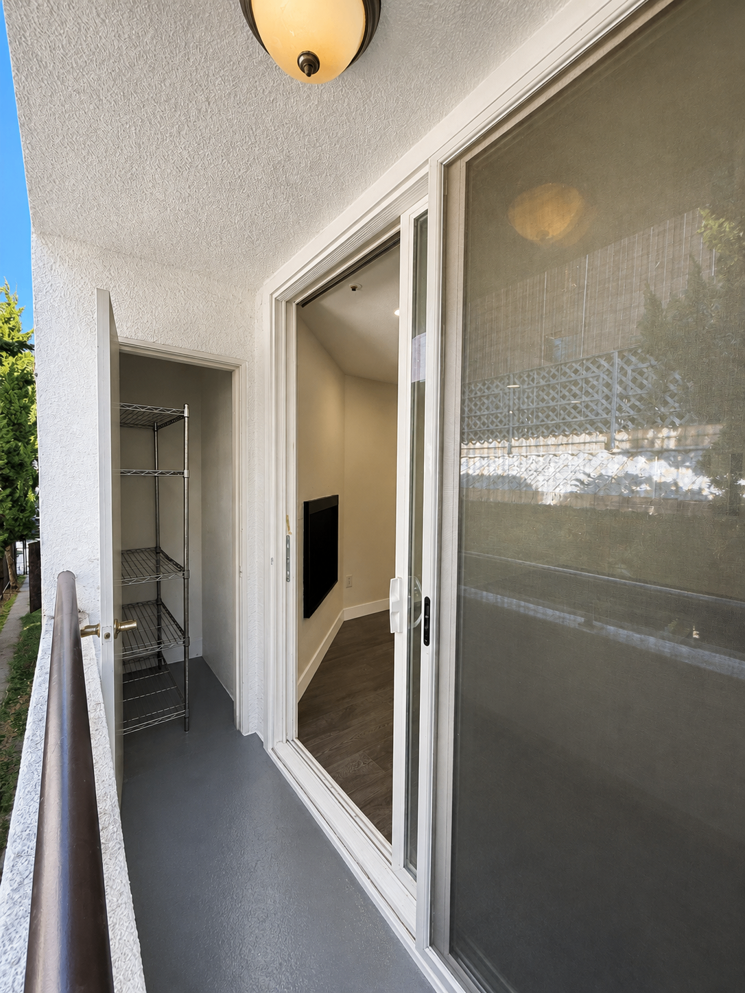 2 bedroom apartment with balcony, pet friendly in 1943 Tamarind Ave, Unit 103 Los Angeles, CA 90068 — photo 15