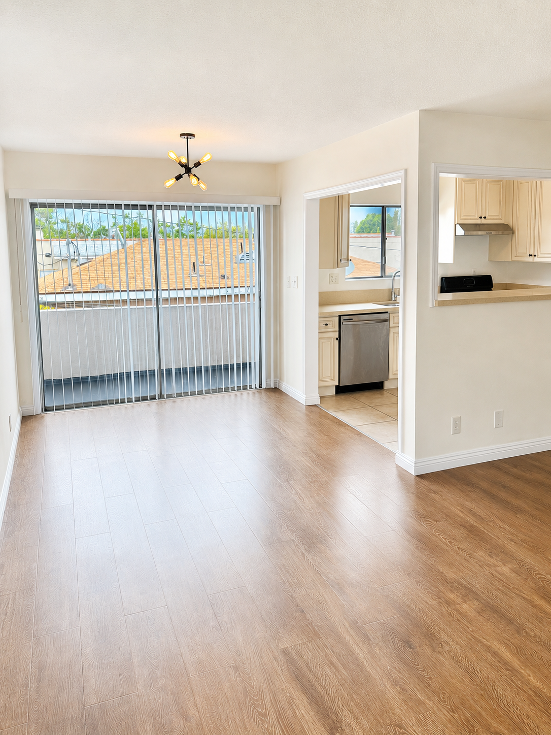 2 bedroom apartment with balcony, pet friendly in 1217 S Ogden Dr, Unit 8 Los Angeles, CA 90019 — photo 9