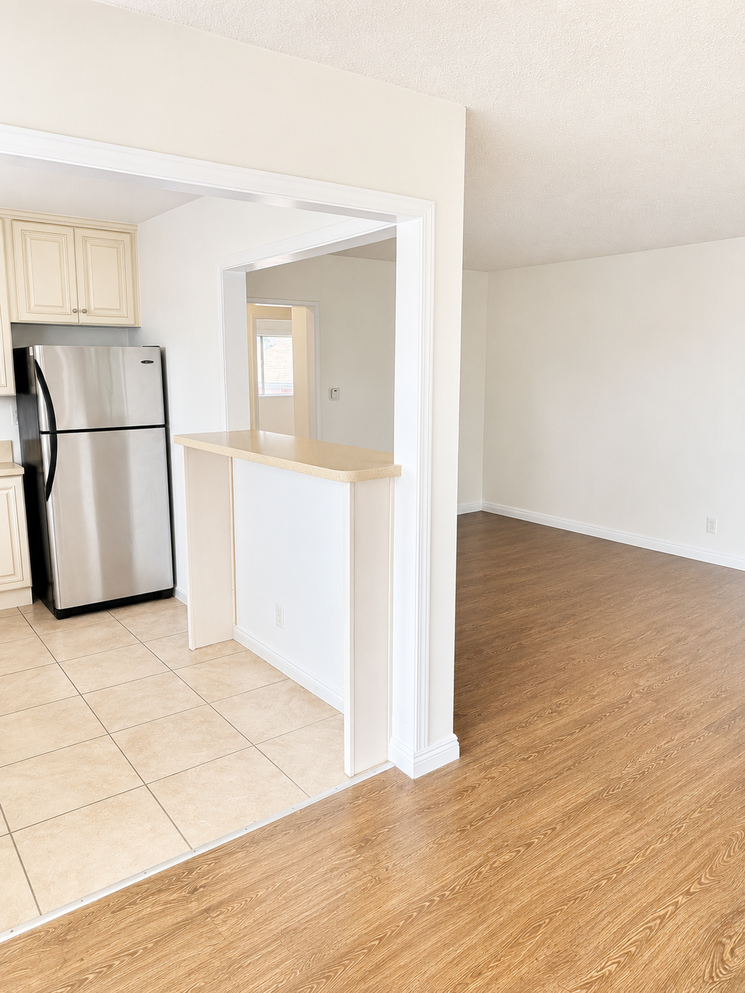2 bedroom apartment with balcony, pet friendly in 1217 S Ogden Dr, Unit 8 Los Angeles, CA 90019 — photo 6