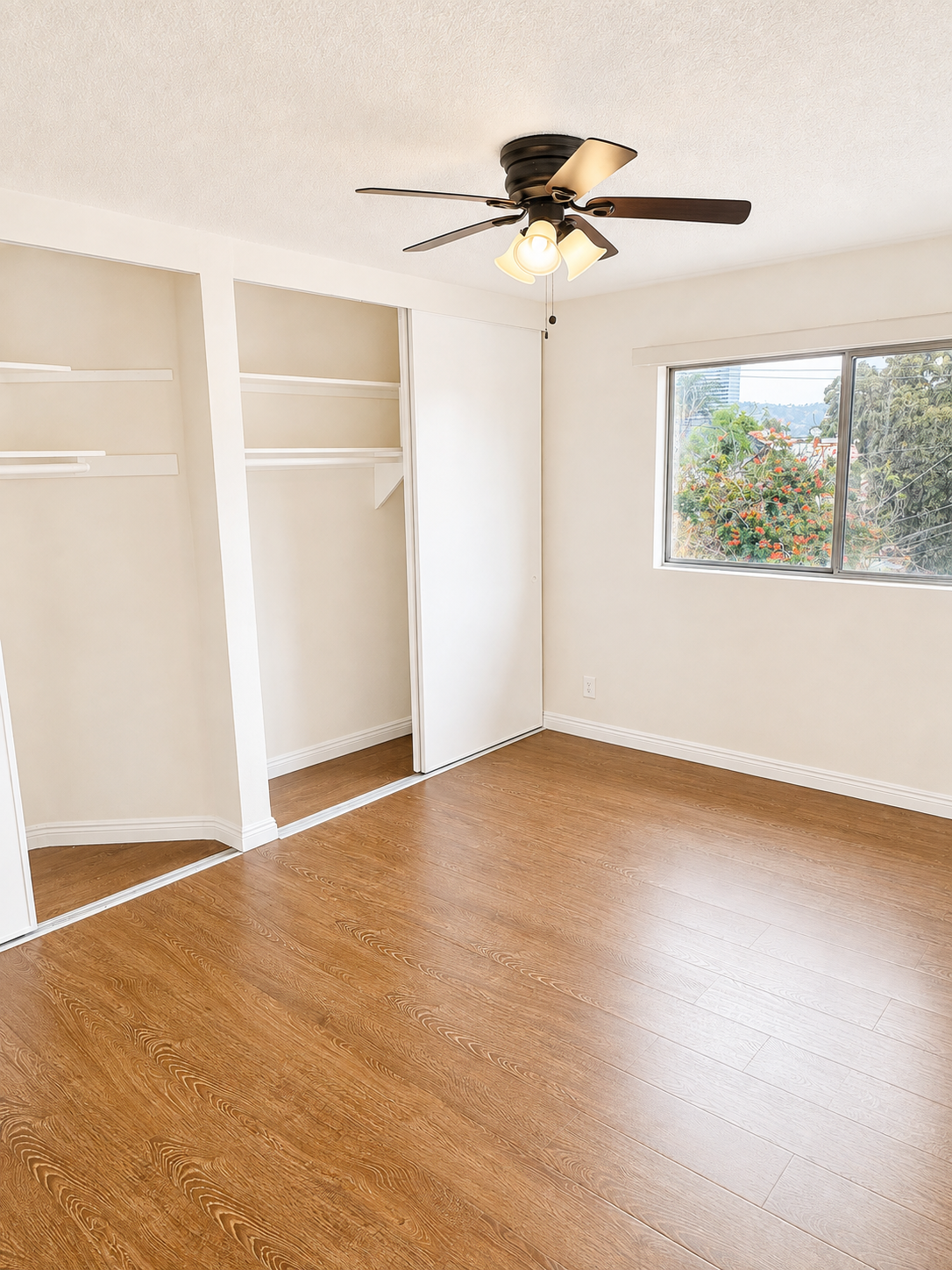 2 bedroom apartment with balcony, pet friendly in 1217 S Ogden Dr, Unit 8 Los Angeles, CA 90019 — photo 4