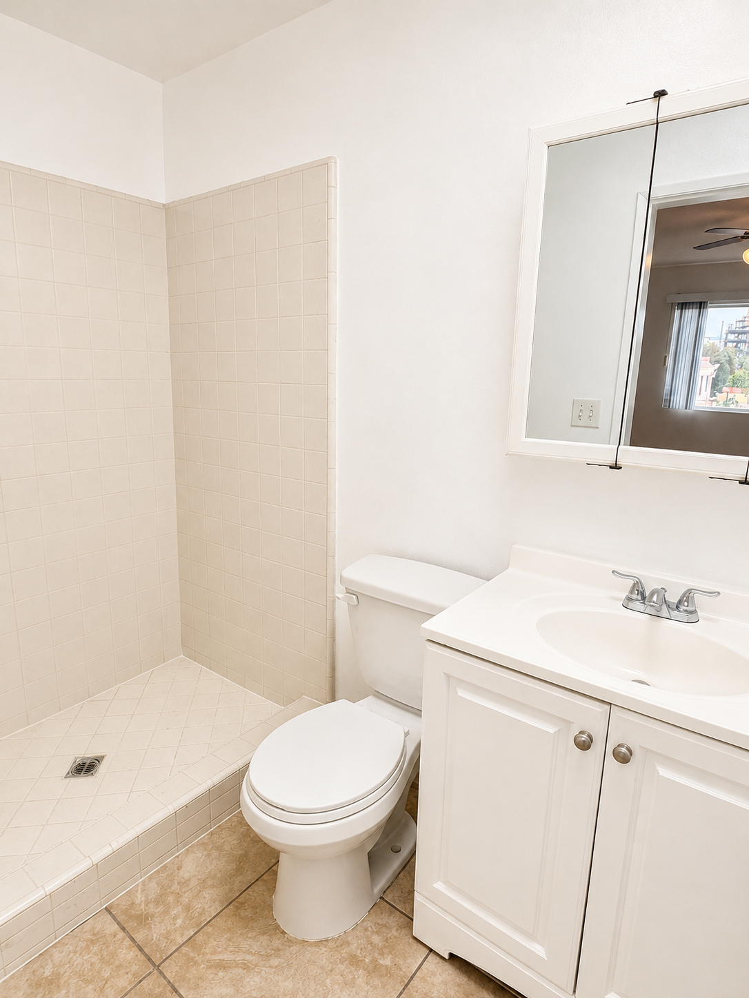2 bedroom apartment with balcony, pet friendly in 1217 S Ogden Dr, Unit 8 Los Angeles, CA 90019 — photo 8