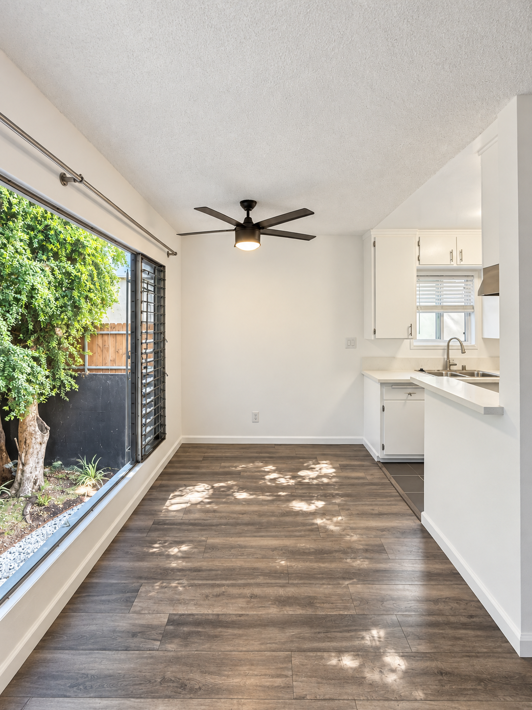 1 bedroom apartment with pool, pet friendly in 1845 Canyon Dr, Unit 7 Los Angeles, CA 90028 — photo 10